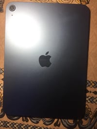 ايباد 10 64   جهاز نضيف   بطارية قبل شهرين 100  كارتون وشاحنته وياه  ا...