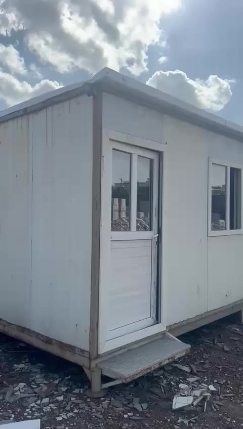 كرفان مستعمل قياس 3*6 يحتوي غرفتين منفصلات العدد 2كرفان   للاستفسار ***********. موجودات في بغداد.
