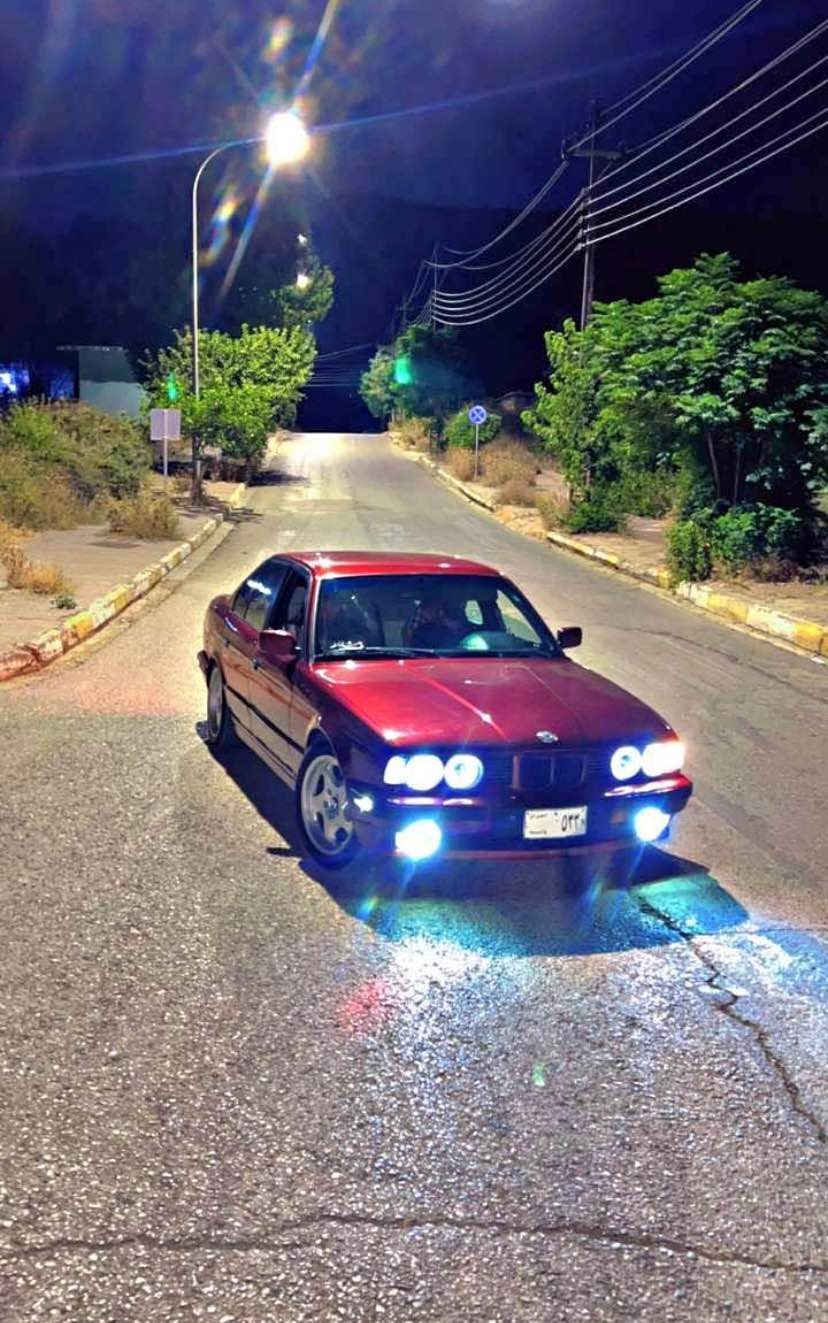 سلاو هاوريان
 بيئيم ٥٢٠ بو فروشتن
سعري ٤٤ كةلاو مةجاليكي كةميشي تياية 
ارمي بلاستيكي هةوليرة و سةنةويشي لةكةلاية
رةقةمة اصلةكانيشي ماوة 
بيلاد ٥٢٥ بوة مةكينةي كوراوة بة٥٢٠
 موديل١٩٩٢ گيري عادية
 دوجام كارةباية ناو سبي  سوكان ايرباك 
تايةويلي لوكي ئيم باوةري لةزيراية 
لايت ئةلقة 
سةيارةكة دةستكاريةكي باش كراوة بي عةيبة 
جةمةلةغيكي دواوةي سايةقي ليدراويكي كةمي هةية 
لةسليمانية سةيارةكة هي مالة هي مةعرةز نية 
هي من نية
هي ام برايةمة لةسليماني كاني باية 
گورينةوةش اكةين بة مةليكةي براوة يان شتيكي هةرزان
*********** السليمانية, العراق
