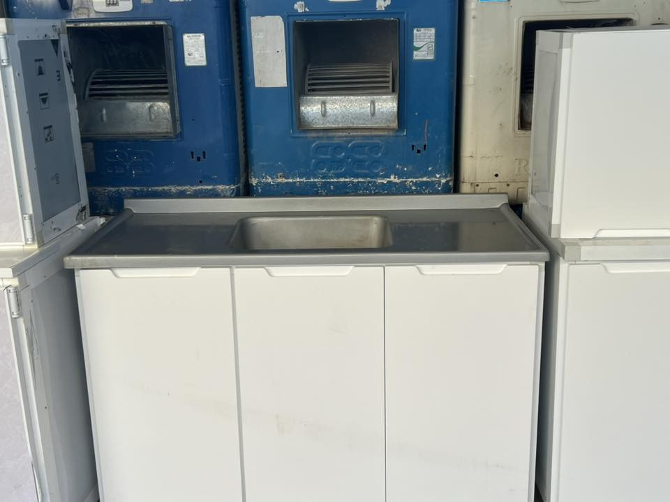 کەونتەری ٥ دەرگا زۆر خاوینە نموونەیە لە جوانی
بانو بن دوو مەتر
مەخسەل ١٣٠
شوین بنسلاوە 
*********** 
ئەگە موشتەریت نامە بنیرە
