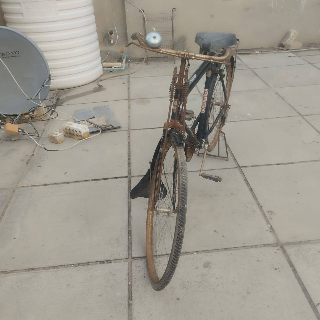 پايسيكل حجم30
هيرو - هندي اصلي
(شغال)
تفاصيل:--
كل قطع الدراجة هندية إصلية
حتى البايدار هيرو
السراج هيرو
الجرص هيرو
الإطارات هيرو
السيپاية هيرو
~~~~~~
السعر50 وبيه مجال قليل
