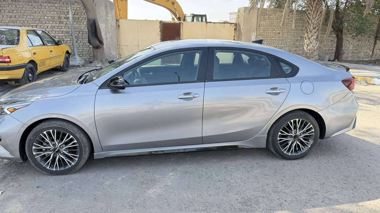 آلسَـِْ♡̨̐ـِْلامَ علـِْ♡̨̐ـِْيگمَ
كيا فورتي جيتي  لاين موديل ٢٠٢٤ الحادث  
تخريب جاملغ الخلفي  فقط مصبوغ 
موضح بل صوره اي داخل من باب او حوض او الشاصي او غيرها مكفول فقط الجاملغ خلفي تخريب 
مكينه 2000 دوش

مواصفات

كامره دواره

رادار امامي

نقاط عمياء

مانع انزلاق

تثبيت مسار

مثبت سرعه

تشغيل عن بعد 

اوتو هولد

سايد بريك بصمه

بصمه تشغيل وبصمه ابواب

كشنات جلد مع ختم   GT

شاحن واير ليس للهاتف

فتحه سقف

استيرن حرف D

شاشه كبيرة

مكان السياره بغداد الغدير ساحة ميسلون 
السعر : ١٦٠ بيها مجال : 
للاستفسار: ***********
