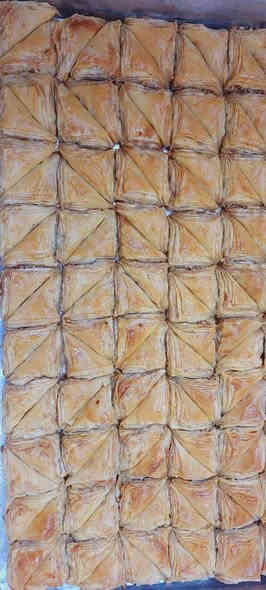 السلام عليكم واهلا وسهلا بكم
 يوفر لكم ( يوسف الحلواني ) كل ماهو جديد من اصناف الحلويات التركي والسوري والعراقي اسعارنا تنافسيه جمله مستعدون تجهيز كافه المحلات والمعارض والمناسبات موقعنا بغداد تتوفر خدمة توصيل داخل بغداد ***********
