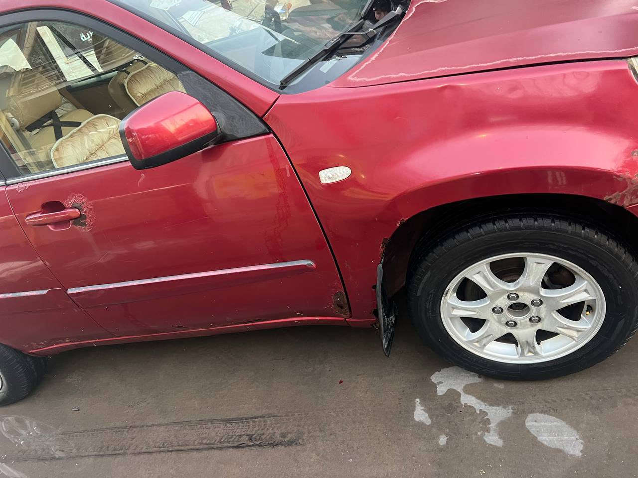 السلام عليكم تيكو موديل 13
مشروع وطني باسمي ماشية 80
بلادية السياره ومكفوله فقط خياسات بيها
لاضربه ولاصبغ فقط هاي الخياسات كدام عينك
كير ومحرك مكفولات
كهربائيات كلشي شغال بيها
ب38 وبيها مجال بسيط للشراي مكاني بلكوت ***********
