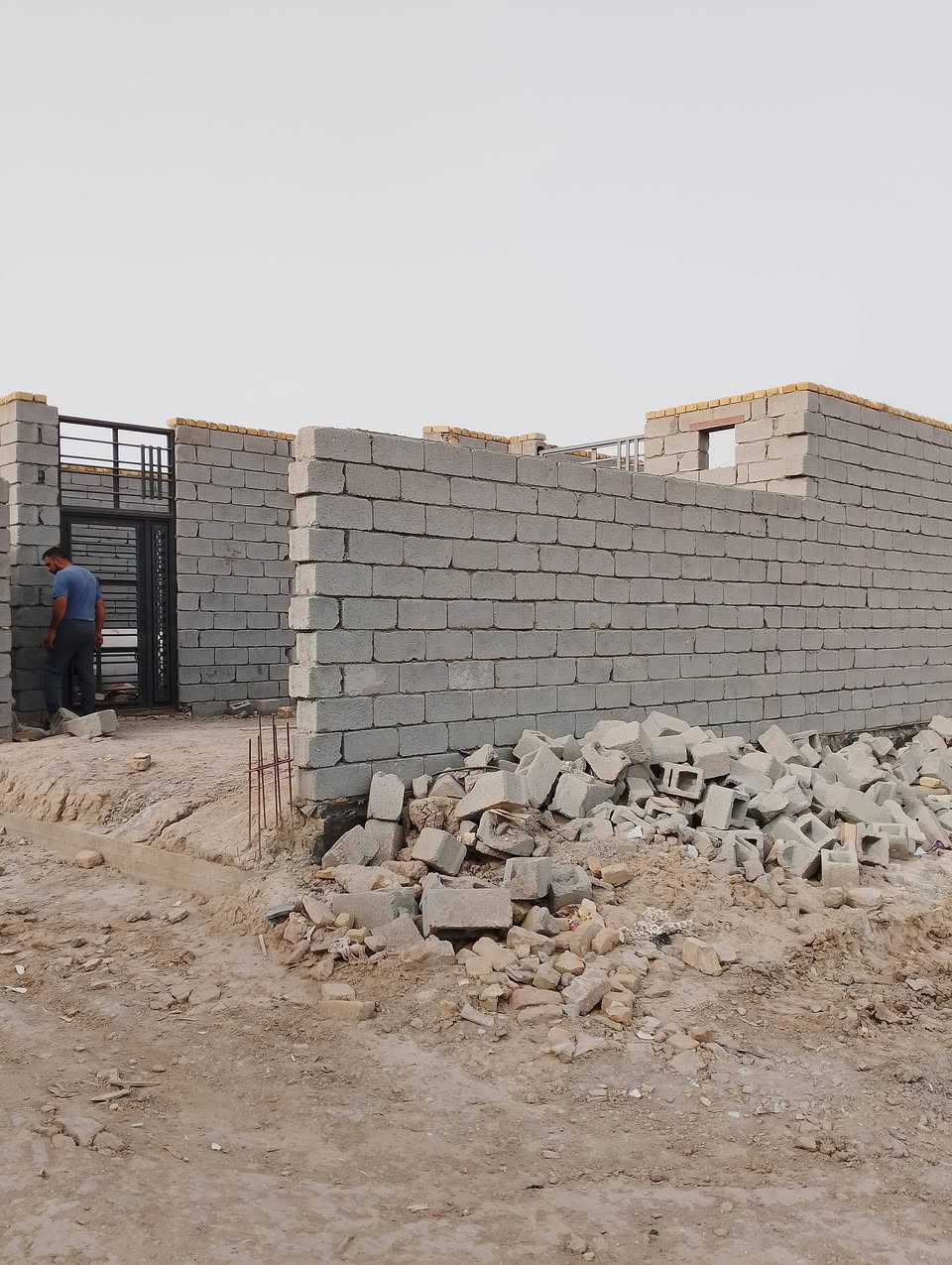 السلام عليكم
هيكل للبيع المساحه 200 متر العگر خلف المحطه  

‏‪***********‬‏
