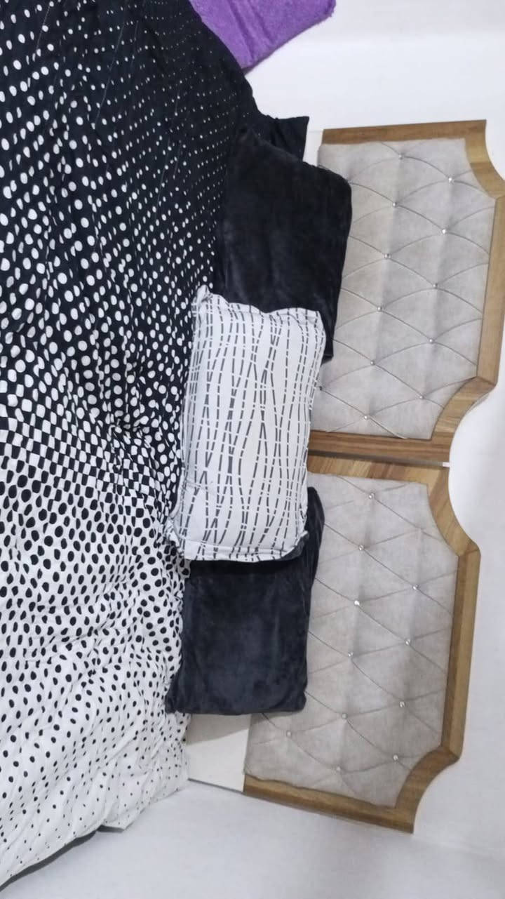 غرفه تركيه شبابيه بناتيه سريرين استخدام كلش قليل بعدهي جديده كامله 
سعرهه 400 لاستفسار ***********
