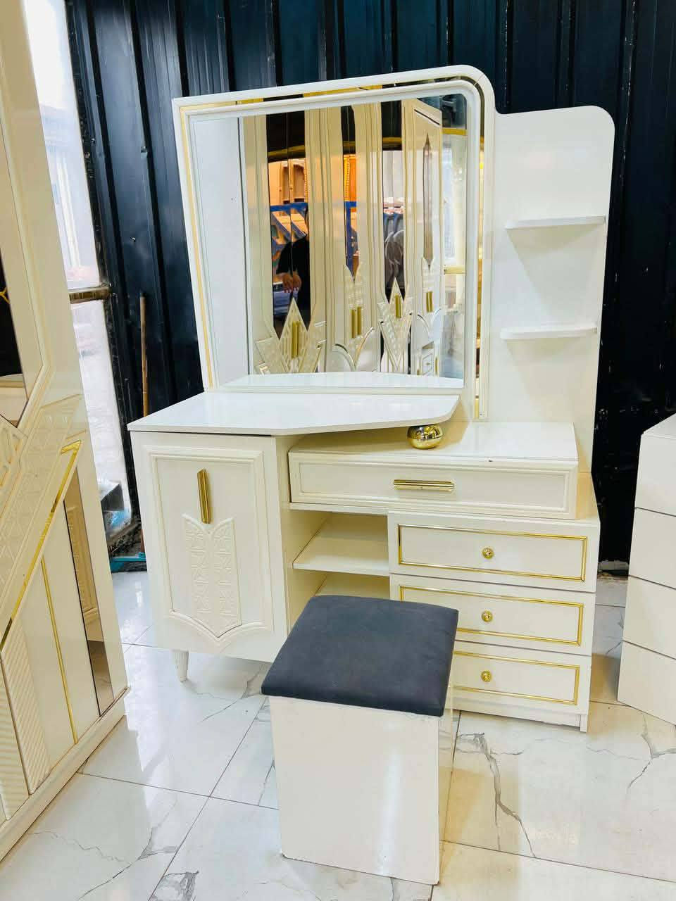 غرفه 10 قطع كوالتي عالي صبغ حراري قماش وتر بروف تركي 
نضافة 90 💯 بسعر مليون و 200 مع شد ونقل مجاني 🧑‍🔧🚚🔥


**إذا كنت صاحب هذا الإعلان وتريد حذفه لأي سبب، رجاءا أرسل رسالة إلى الدعم الفني**