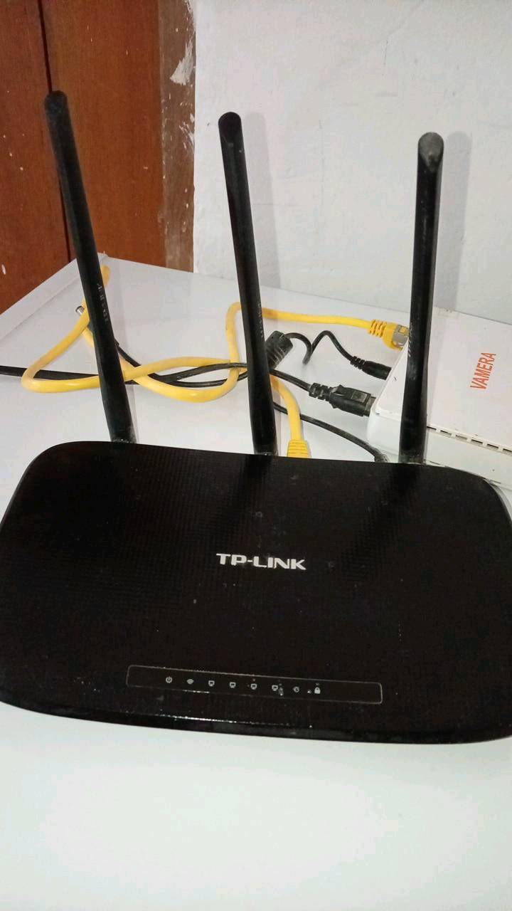 راوترين للبيع 
الأول ( الأسود ) نوع TL-WR940N بسرعة 450mbps نظيف ادواته كاملة بدون نقص 
سعره 25 الف 

الثاني ( الأبيض ) نوع TL-WR841N بسرعة 300mbps وادواته كاملة 
سعره 20 الف 
وإذا اثنينهن ب40

و نانو نوع ( Ubiquiti NanoBeam M5 ( NBE-M5-19 نظيف وجديد استخدام قليل مع كل الكيبلات وياهن 
سعره 40 
و وياهن ups مجانًا
للإستفسار : ***********
العنوان : البصرة ، البراضعية 