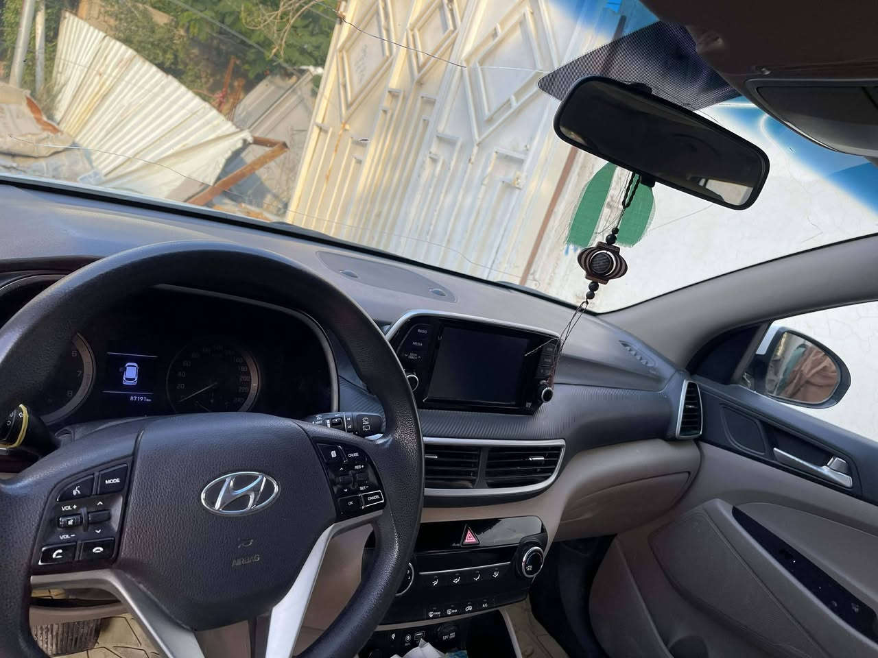 سلام عليكم للبيع توسان 2019
فول مواصفات ماشيه 86 مكفوله السياره 
رقم بغداد تحويل ثاني يوم 
السعر 210 الاتصال ***********
