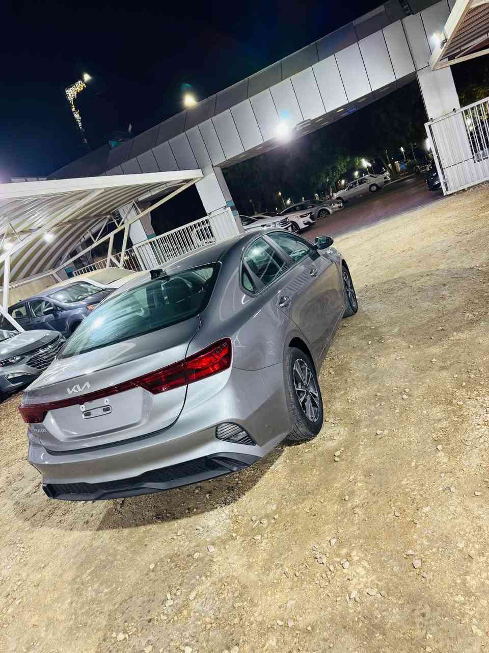 السلام عليكم 
كيا فورتي موديل 2023 حره بدون رقم تترقم اي محافظه حادثها تبديل بنيد فقط مواصفات نص فول سياره جاهزه من اي نقص مكانها السماوه الكورنيش معرض ابن عبد السعر 142 وبيها مجال بسيط للاستفسار *********** *********** السماوا, المثنى
