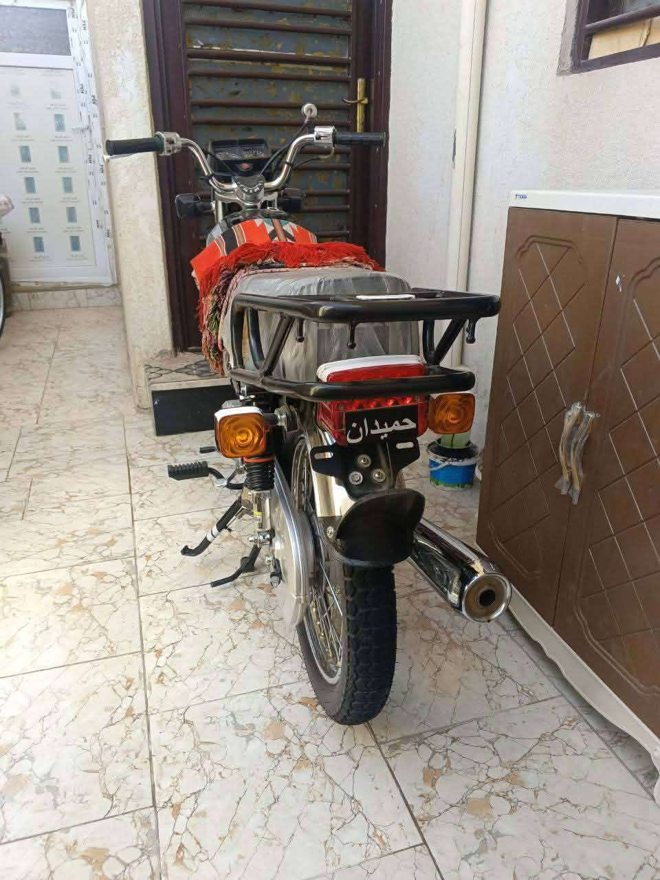 سلام عليكم دراجه نامه امتياز للبيع باب اول دراجه نضيفه ماا مفتوحه المكينه موديل 2025 مكان الدراجه كربلاء قرب جامعه العميد السعر 710 رقم هذا *********** نت ما افتح
