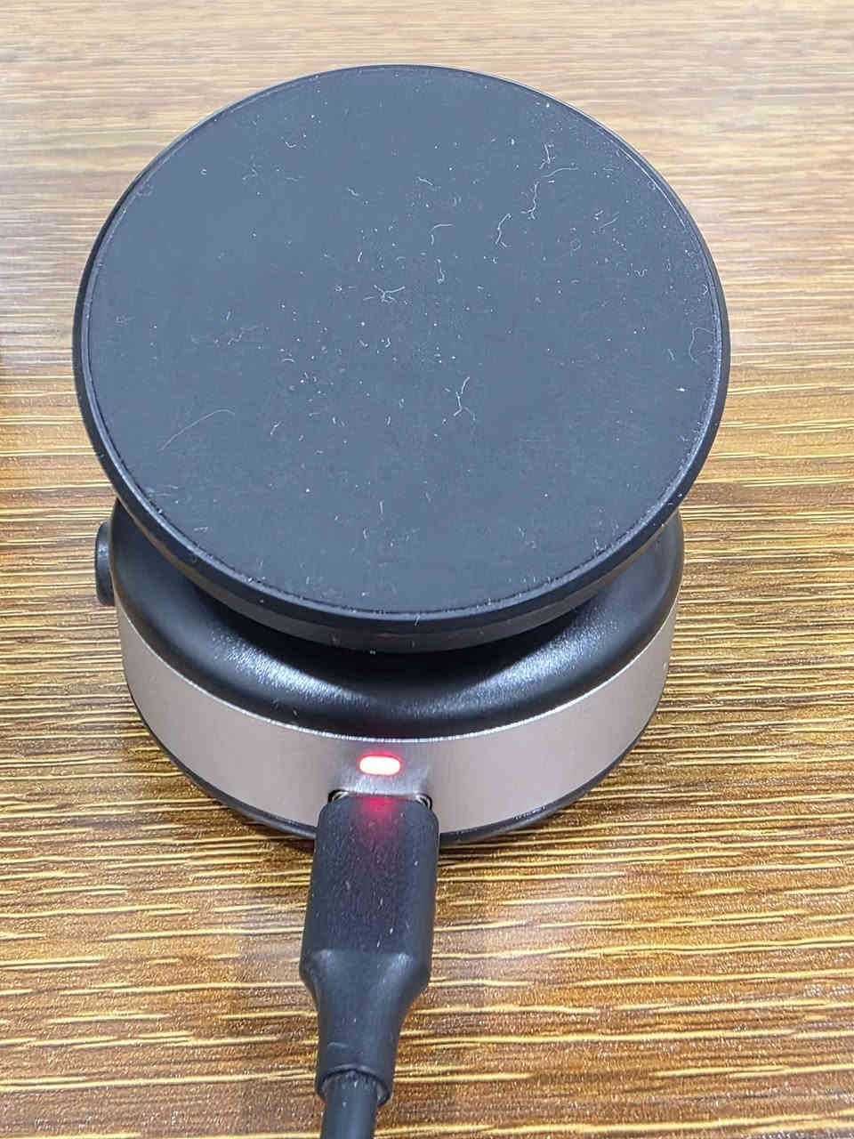 حامل موبايل كهربائي، للبيع .
التقنية: حامل بتقنية تفريغ الهواء لاصق يتم تثبيته على كافة الاسطح في السيارة او على المكاتب الادارية قابل للشحن منفذ Type-c .
الملحقات: كيبل شحن+ كارتونة .

السعر: 20 الف  .
مكاني: النجف الاشرف .
الاتصال: *********** (واتساب) . النجف, العراق
