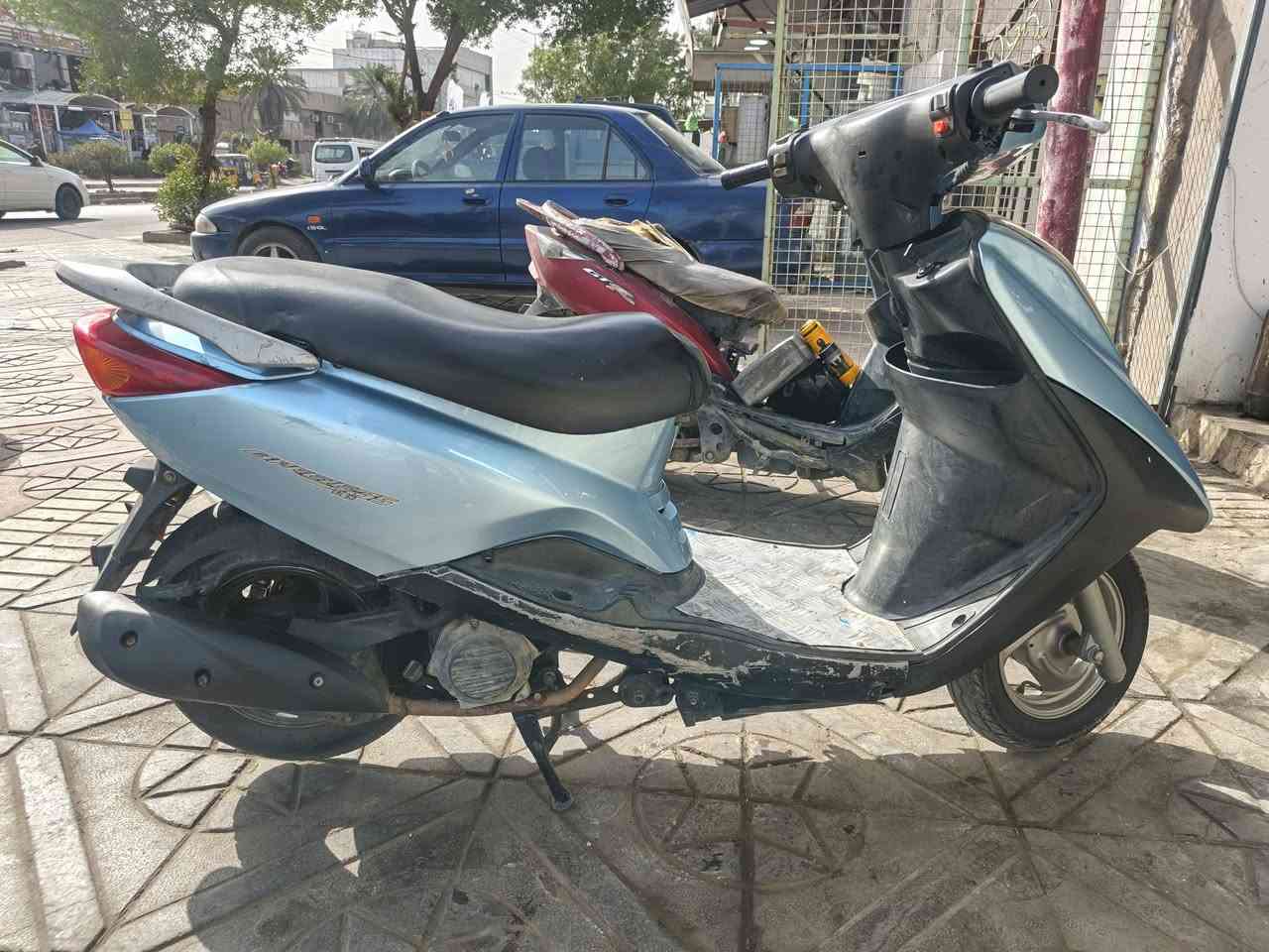 السلام عليكم بريز
دراجه بريز 2010 كامله مكمله مابيه اي نقص دبل خلفي امامي شغال  تخم تايرات جدد دراجه نضافته 80%

سعره 650الف وبيه مجال 
مكاني الشعله 
رقم ***********
