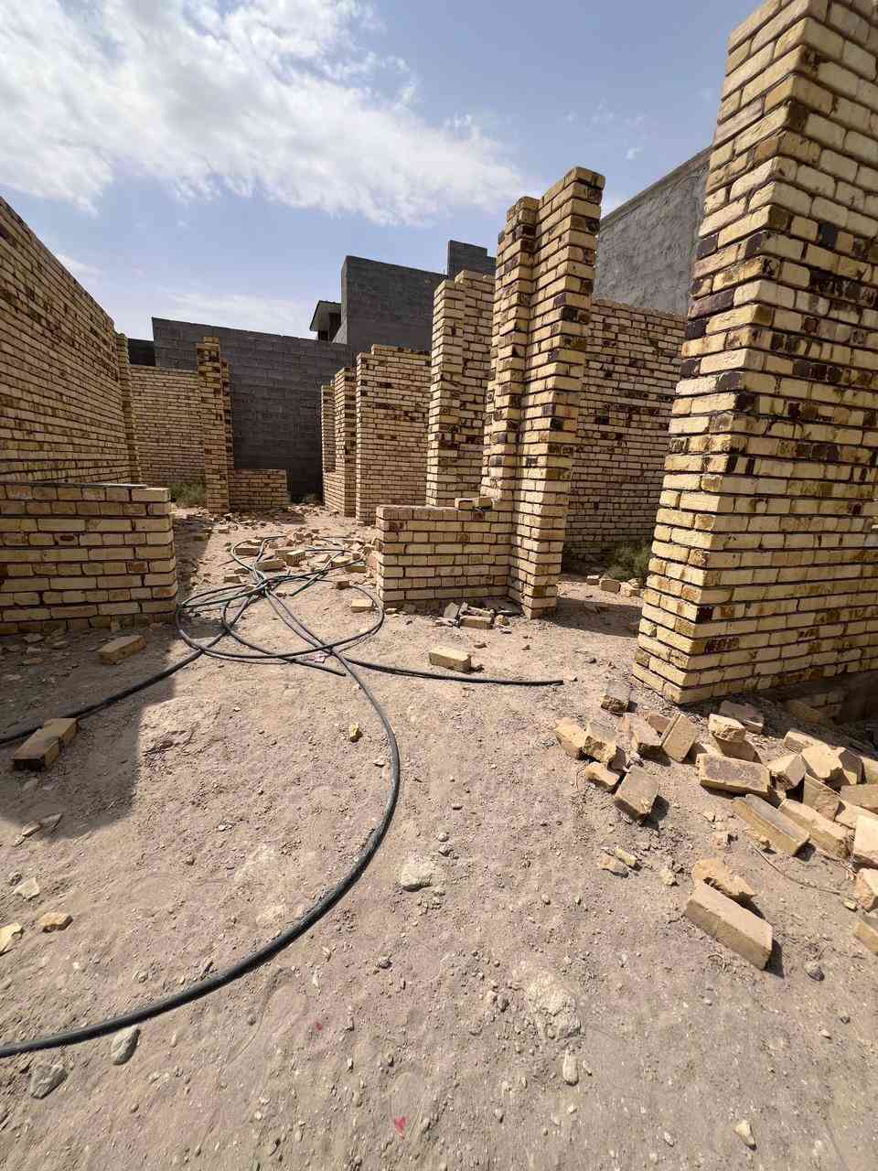 فرصة لا تتعوض هيكل بناء طابوق مميز للبيع 
كربلاء خلف مدينة سيد الاوصياء
موقع هادئ ومسكون مناسب للسكن العائلي وراحة البال
الجيران ناس طيبين والمنطقة محترمة
نوع السند قرار 25
وموجود اقرار محكمة 
المساحة 200 متر
الهيكل مبني طابوق وقابل للتطوير والبناء حسب رغبة المشتري 
السعر 65 مليون وقابل للتفاوض 
مناسبة لمن يبحث عن بيت مستقبلي بمكان مضمون
للاستفسار التواصل خاص او اتصال على ***********
