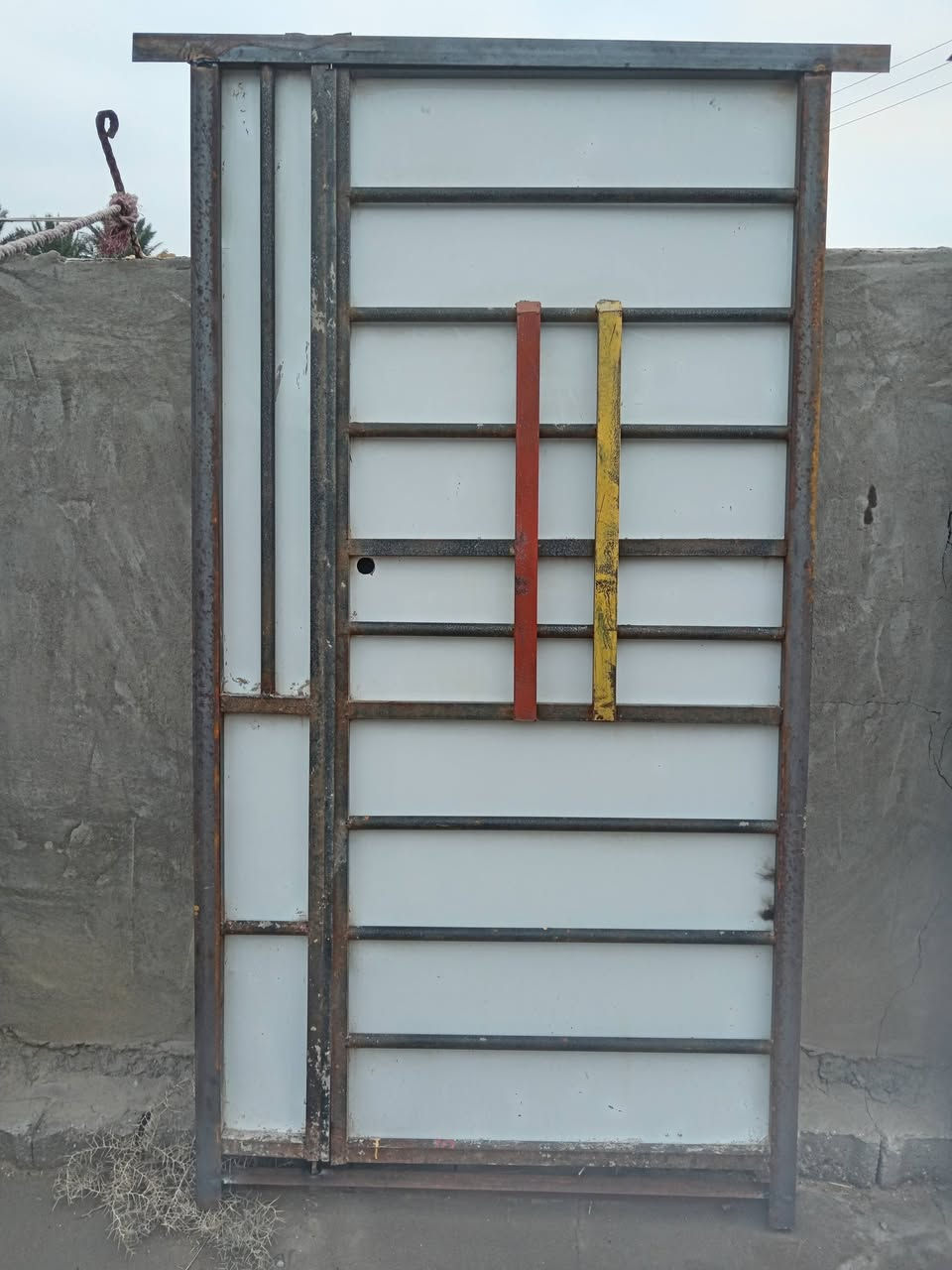 سلام عليكم بابين 2 متر وربع ورتفاع مترين
العدد 2 سعرهن 225 الله شاهد جدد ونضيفات

وبي مجال ذي قار شطره يم جسر السليمان ***********
