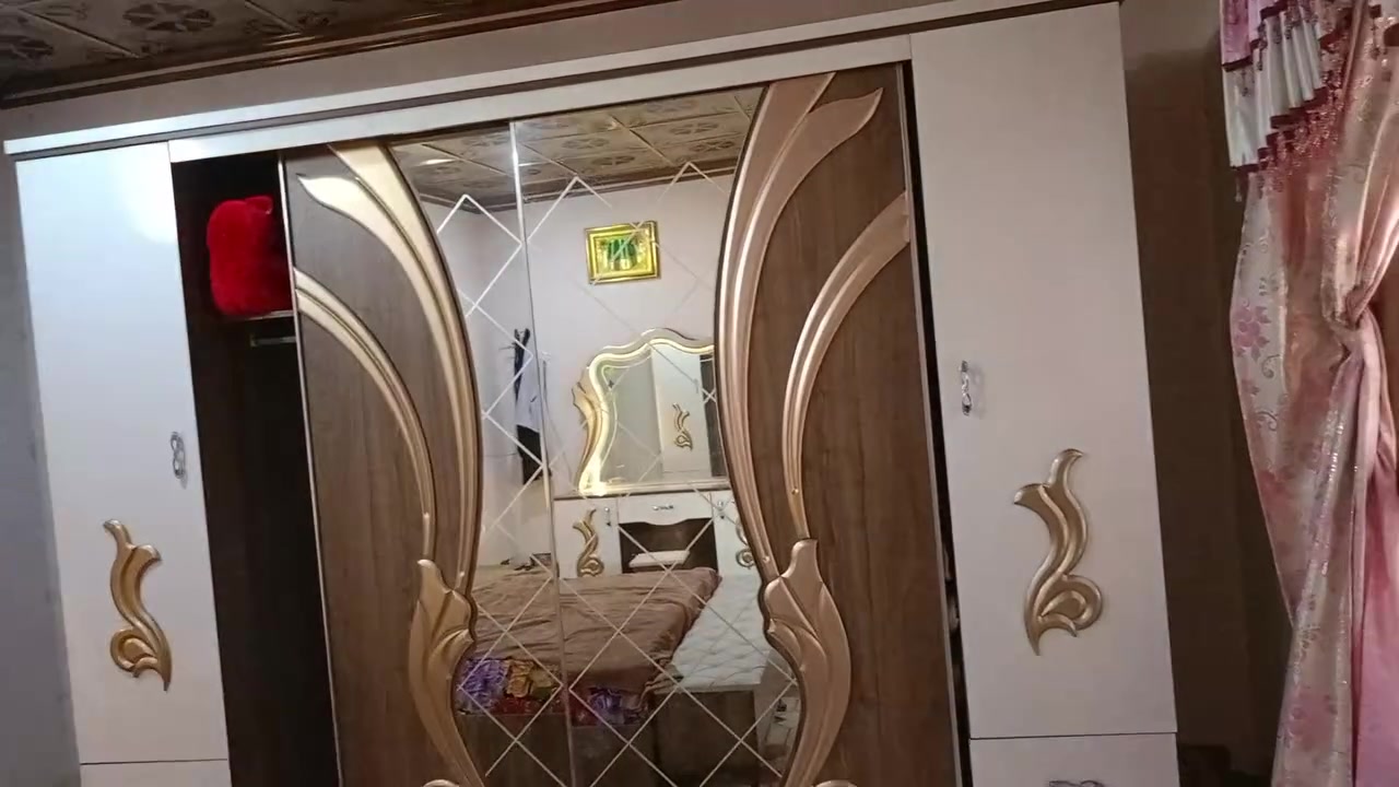 متاح غرفة نوم 
7 قطع تركي  مستعمل قليل السعر 950 الف او بيه مجال قليل


**إذا كنت صاحب هذا الإعلان وتريد حذفه لأي سبب، رجاءا أرسل رسالة إلى الدعم الفني**