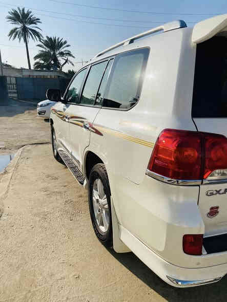 السلام عليكم لاندكروز موديل 2013خليجي سيارة جدا نضيفة بحالة جيدة طخم تاير وحدادية وتبريد كير محرك V6مكفول على وضع الشركة  ماشيه 170 الف رقم بغداد باسمي فقط ربع باب السايق صبغ وبارد بسيط بل جاملغ مكاني الحلة /جبلة 
السعر 355 بيها مجال بسيط السونار موجود  
رقم 
***********
