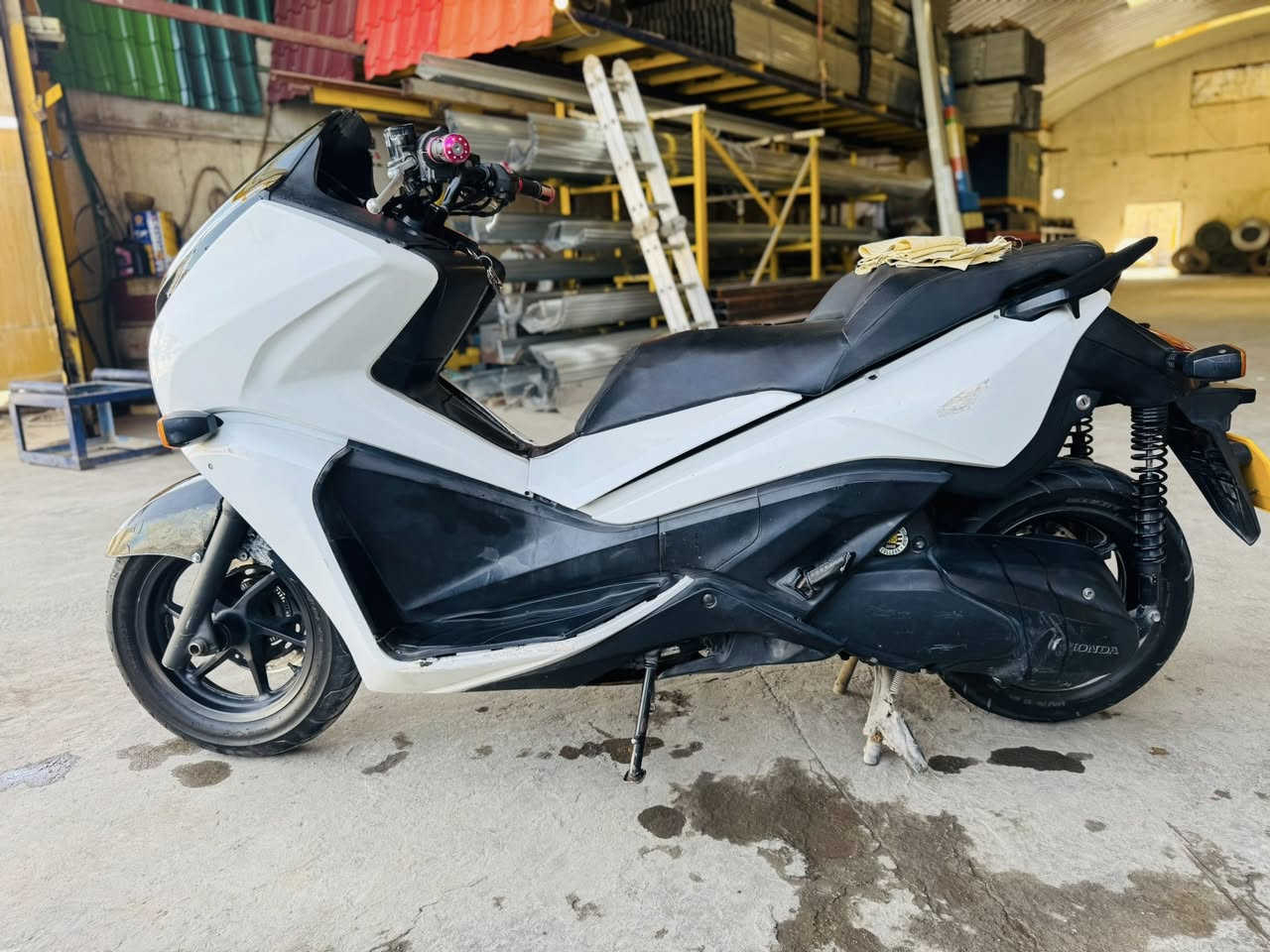 فورزا  فاز 011
مكينه شلعه ومعدل خرسه ناعمه
عميه بلاديه 
تراي وين ما يعجبك 
كفراتها 80‎%‎
كلجات نظيفه بلاد قايش نص عمر
كهربائيات شغاله 
دهن امزويل
اوراقها كامله اصولية
مكانها حلة سعرها 1300 وبيها مجال

***********
