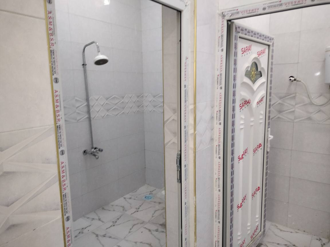 سلام عليكم ورحمه الله وبركاته بيت للبيع في ابي الخصيب شارع المحكمة ابو الخصيب الجديد البيت ركن المساحه الكليه 200 متر البيت يحتوي على غرفتين نوم وصاله ومطبخ وحمام داخل وخارج وديوان وكراج سياره البيت طابو صرف زراعي السعر 95 بي مجال الاستفسار اتصال على الرقم *********** البصرة, العراق
