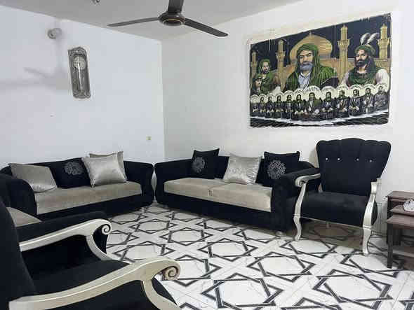 للبيع دار حجة 
السماحه ١٧٥ متر 
الموقع - باب الخان -قرب مطعم عزاوي - داخل فرع 
السعر ب١٠٠ مليون 
٣ غرف نوم 
صاله 
استقبال 
كراج 
حديقة 
مخزن 
صحيات 
شتايكر 
سيراميك جداري وارضي 
***********- ***********
