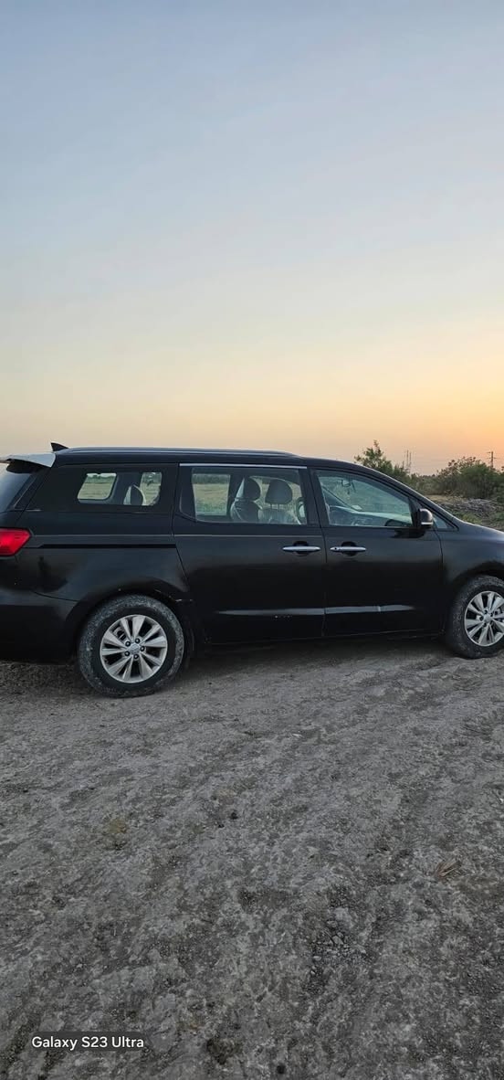 سلام عليكم 
كيا سيدونا موديل ١٥ جاهزه وراد أمريكي فئة Lxضررها صفحتين صبغ وبيها مكانات بارد والباقي مكفول بجم قمره تكم كير محرك ٣٣٠٠تبريد بسمي رقم واسط دولي موجوده بسماوه *********** السعر ١٥٠
