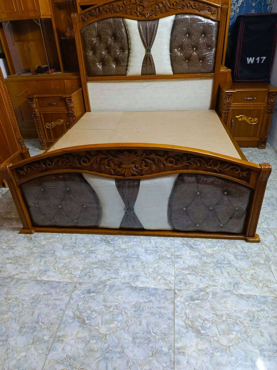 غرفه طابقين داخل خارج صاج تسكام السعر مليون و400بيها مجال العنوان بابل طريق السريع قرب محطة انوار بابل الشوملي مكلف بالنشر اتصل ***********
