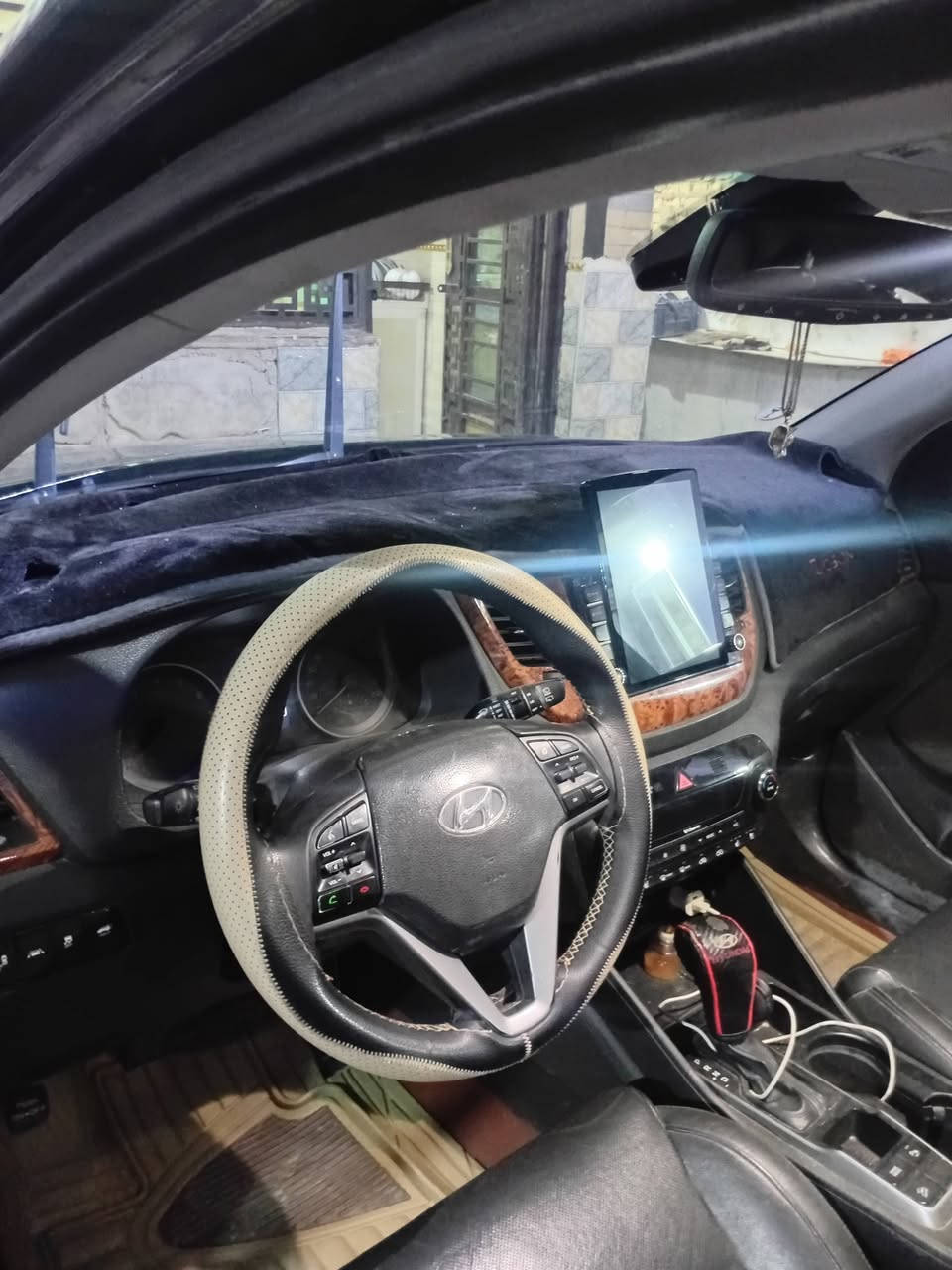 السلام عليكم ورحمة الله توسان للبيع واحده على واحد امريكي 
ليبل واحد رقم ديالى انكليزي بأسمي سعر ١٥٠ او بيها مجال للاستفسار الإتصال على الرقم ***********
