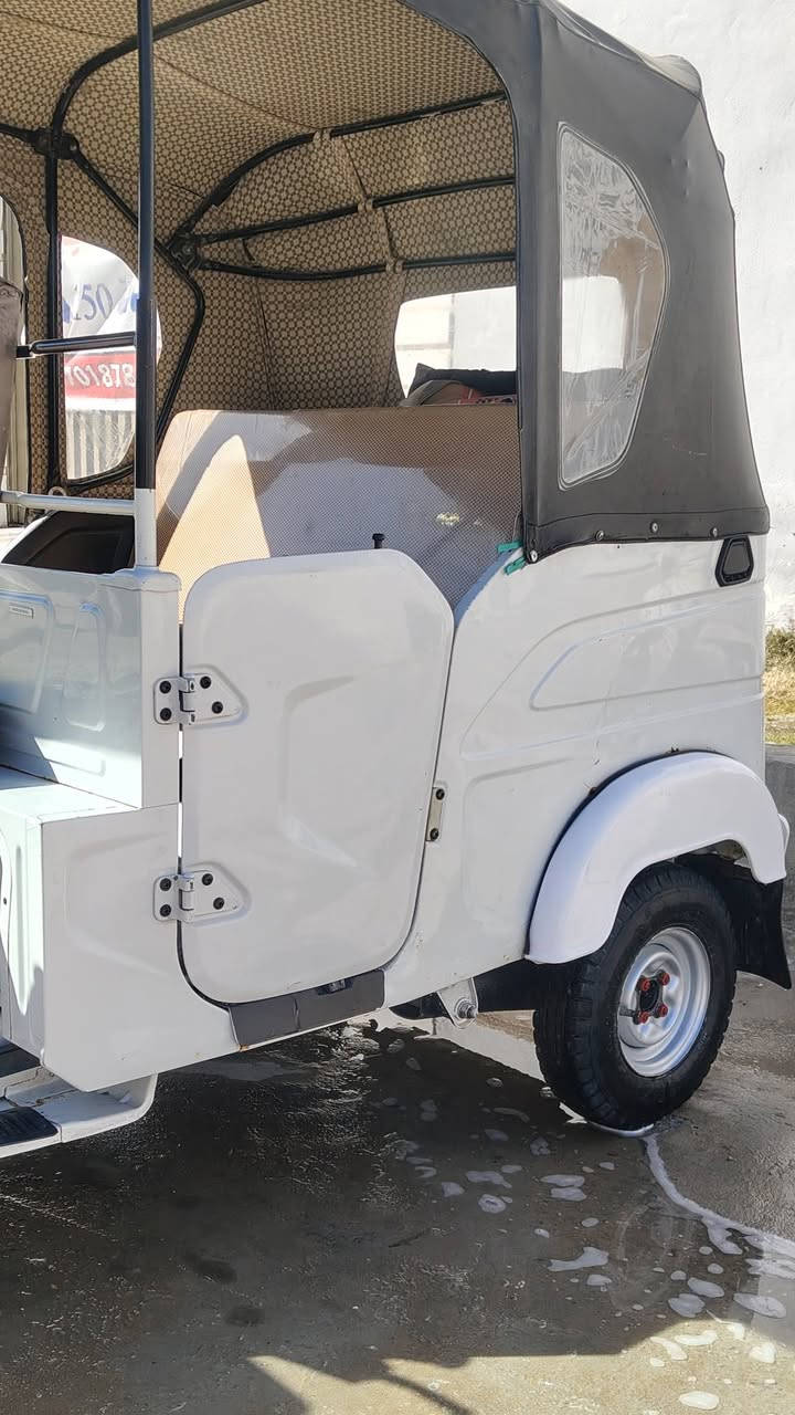 موديل 22 رقم وسنويه
كفاله محرك  ما مفتوح فقط زنجيل 
فقط بارد شبر بلغد بدون صبغ ولا معجون 
الباقي كله مكفول كفاله عامه 
السعر 8200 وبيها مجال بصيط 
مكاني نجف كوفه 
***********
