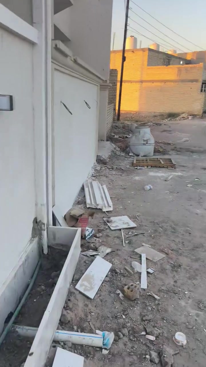 السلام عليكم بيت 50متر طابو سند 25الدوره هورجب خلف افران الزيتون بيت جاهز للسكن خدمات كامله ماء كهرباء نت ضوئ تحويل شركه للستفسار التصال على ***********
