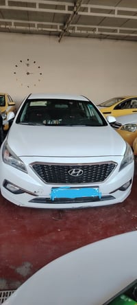 سوناتا للبيع السونر مدير 17 موجود السعر 120 وبيها مجال 07725887315
