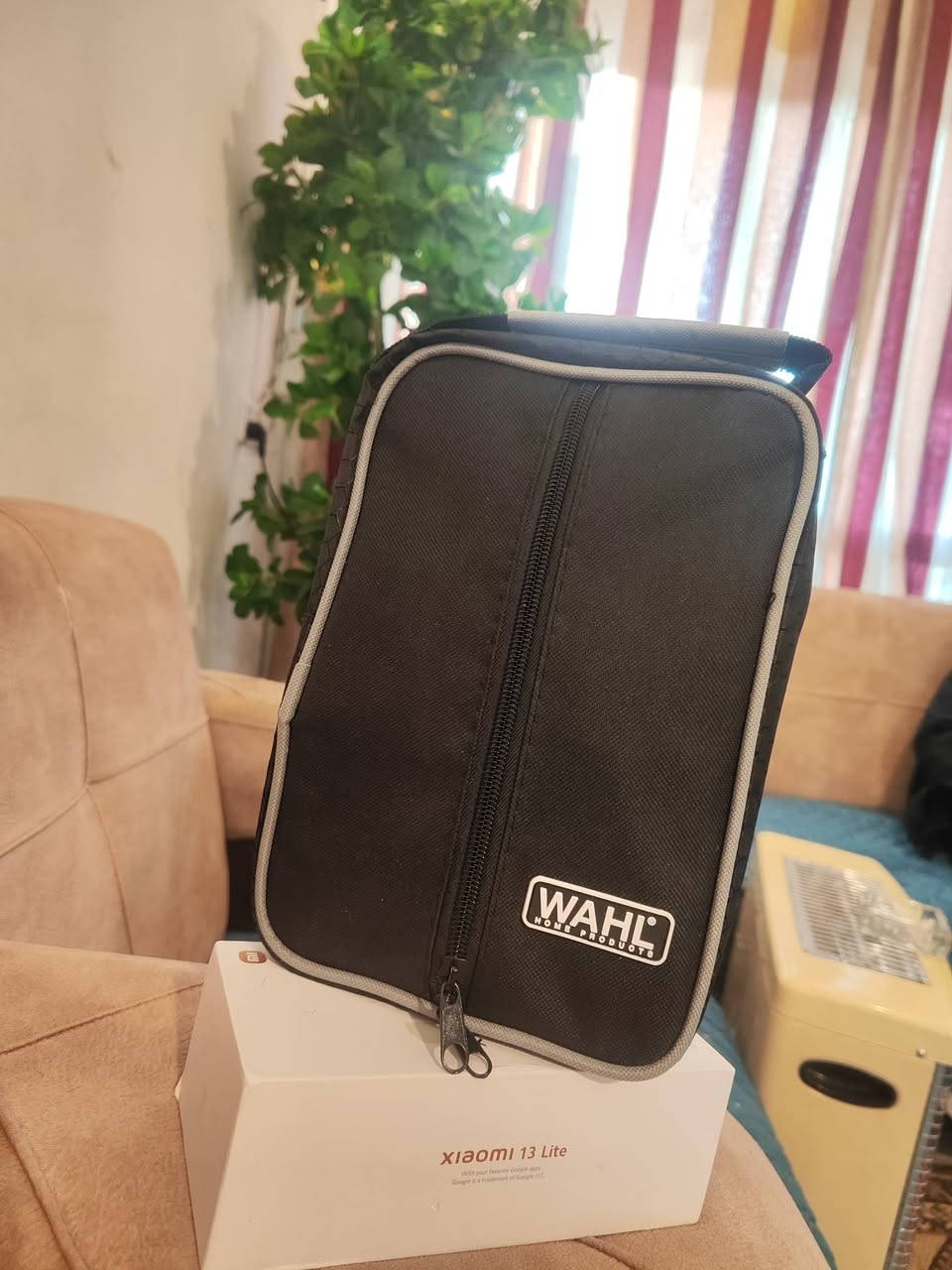 ماكينة الحلاقة في الصورة هي Wahl Color Pro Cordless القابلة لإعادة الشحن. ٣٥ الف


**إذا كنت صاحب هذا الإعلان وتريد حذفه لأي سبب، رجاءا أرسل رسالة إلى الدعم الفني**