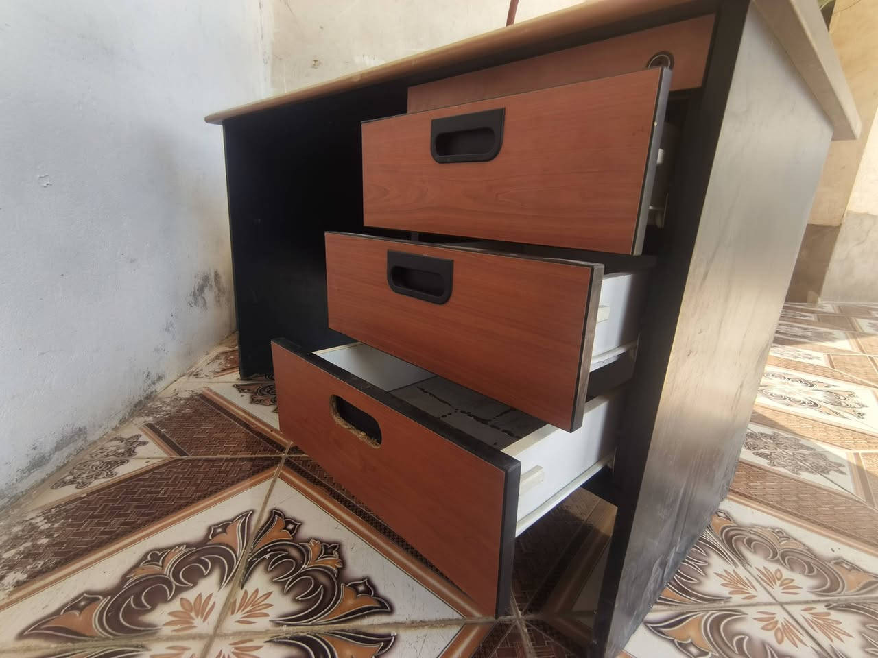 #ميز لبيع السعر65 وبي مجال مكان قريه السفينه رقم الهاتف***********

