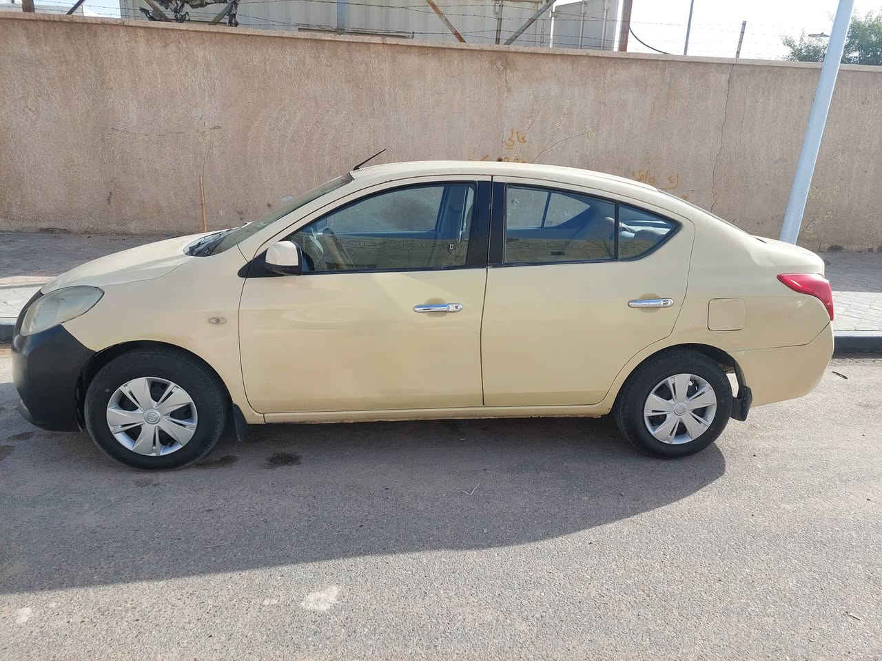 نيسان سني هندي ٢٠١٤ سيارة مال واحد جناي بيهة صبغ وطخات خفيفة مكفولة من الدعمة القوية تخم تاير جديد راديتر جديد باتري كوري جديد الجامة الامامية مبدلةسيارة جاهزة السعر ٦٥ /***********  البصرة الزبير
