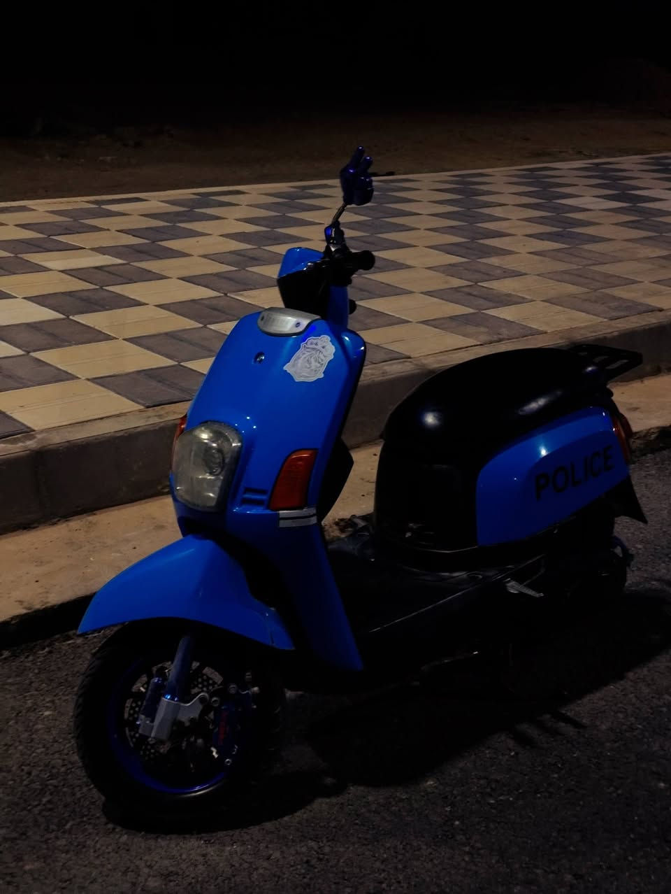 السلام عليكم ورحمه الله وبركاته للبيع ماكس بوليس مزود بوشه 55 ومزود صالنصه FM وياله رياضيه كفره نضيف كهربائيات كلها شغاله وكيچ سرعه وكيچ البانزين شغاله كله السعر طبلي عل خاص وهاذه رقمي ***********
