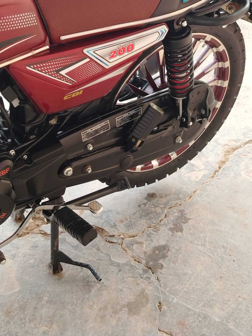 سلام عليكم دراجه للبيع 2025 ظاقطه وزنجيل محرك 200 مكان واسط عزيزيه أوراق بغداد السعر خاص ***********
