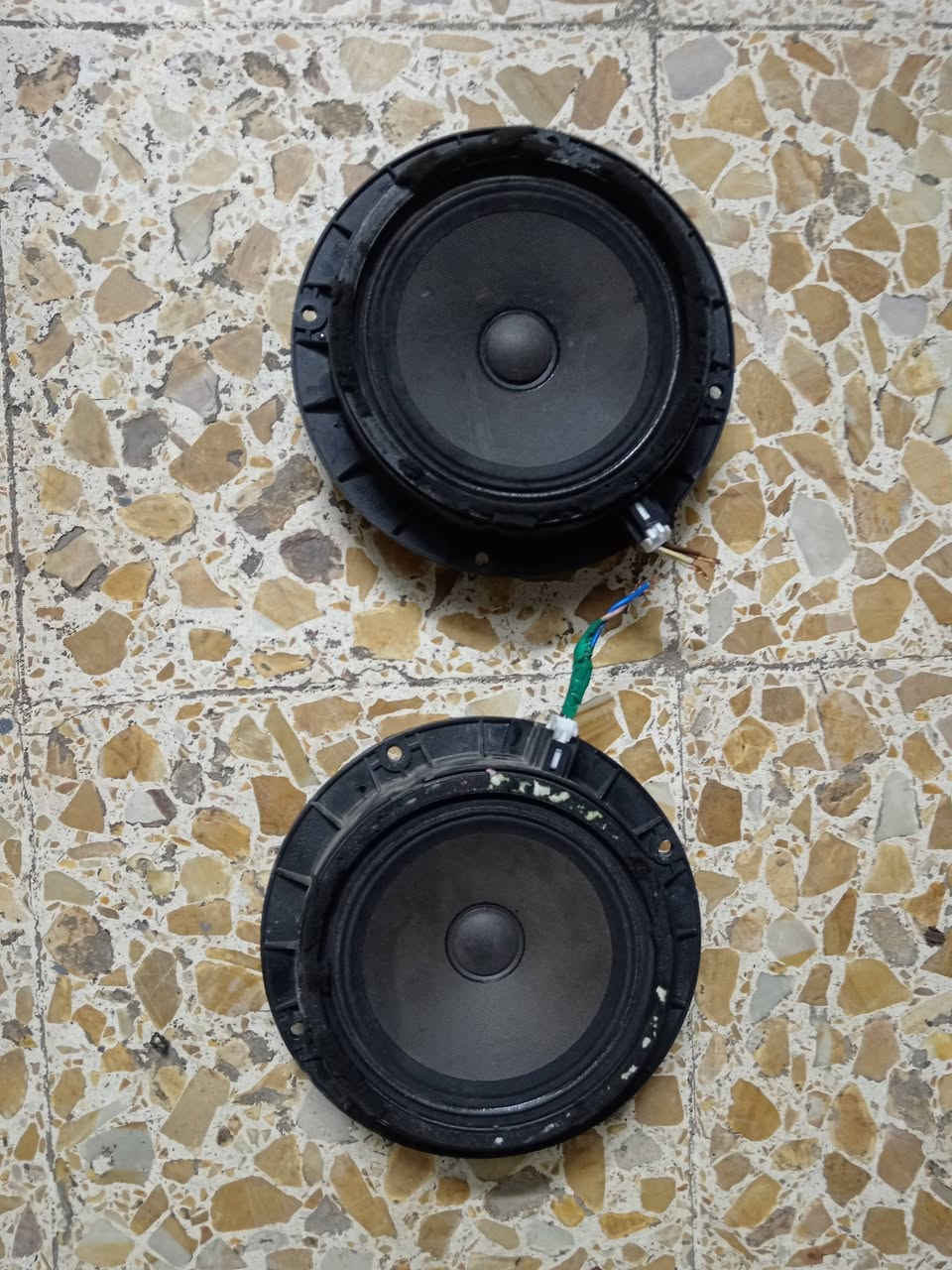 السلام عليكم  سمعات مال انترا زوج شرط شغل لا مصلح ولا شي سعر 25 سماعه جبيره 15 قفل //***********
