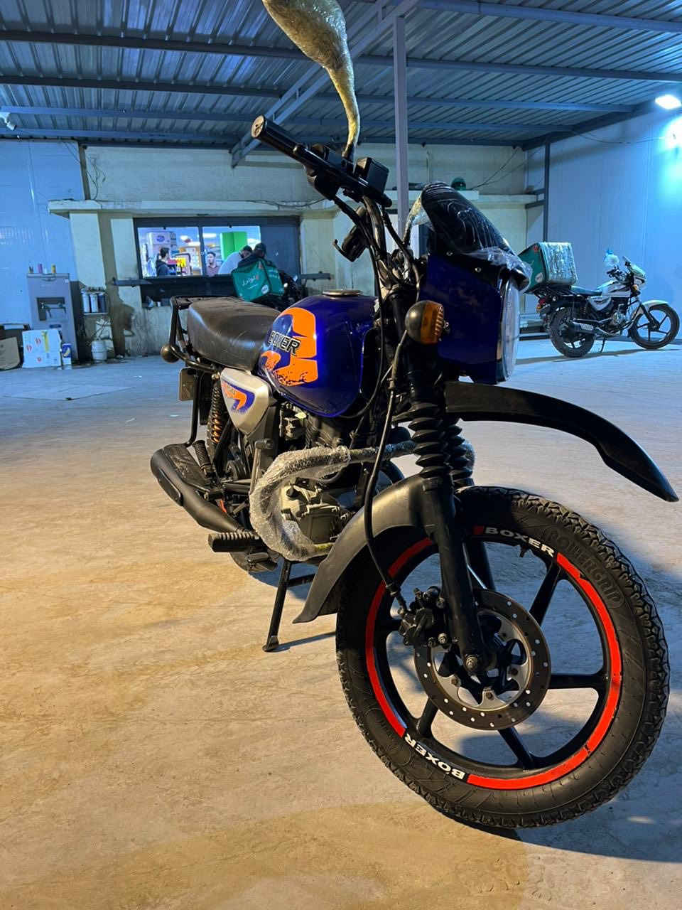 سلام عليكم بوكسرمرقمه رقم بغداد رقم نكليزي  الدارجه كامله مكمله مكينه ناعمه مجفته جديد مكان 
الدراجه مديل 2022
مكاني بغداد المنصور 
*********** وتساب ورصيد
