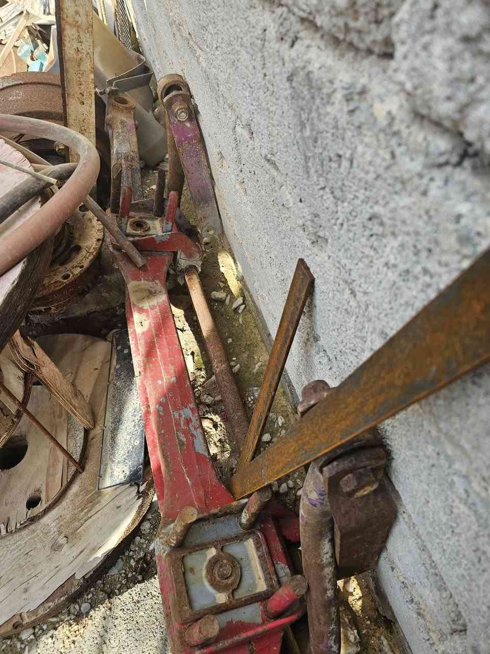 السلام عليكم فراند اكسل مال سكانيا 113
هجي البيع 
#سعر ٢٥٠ الف بي مجال ***********
