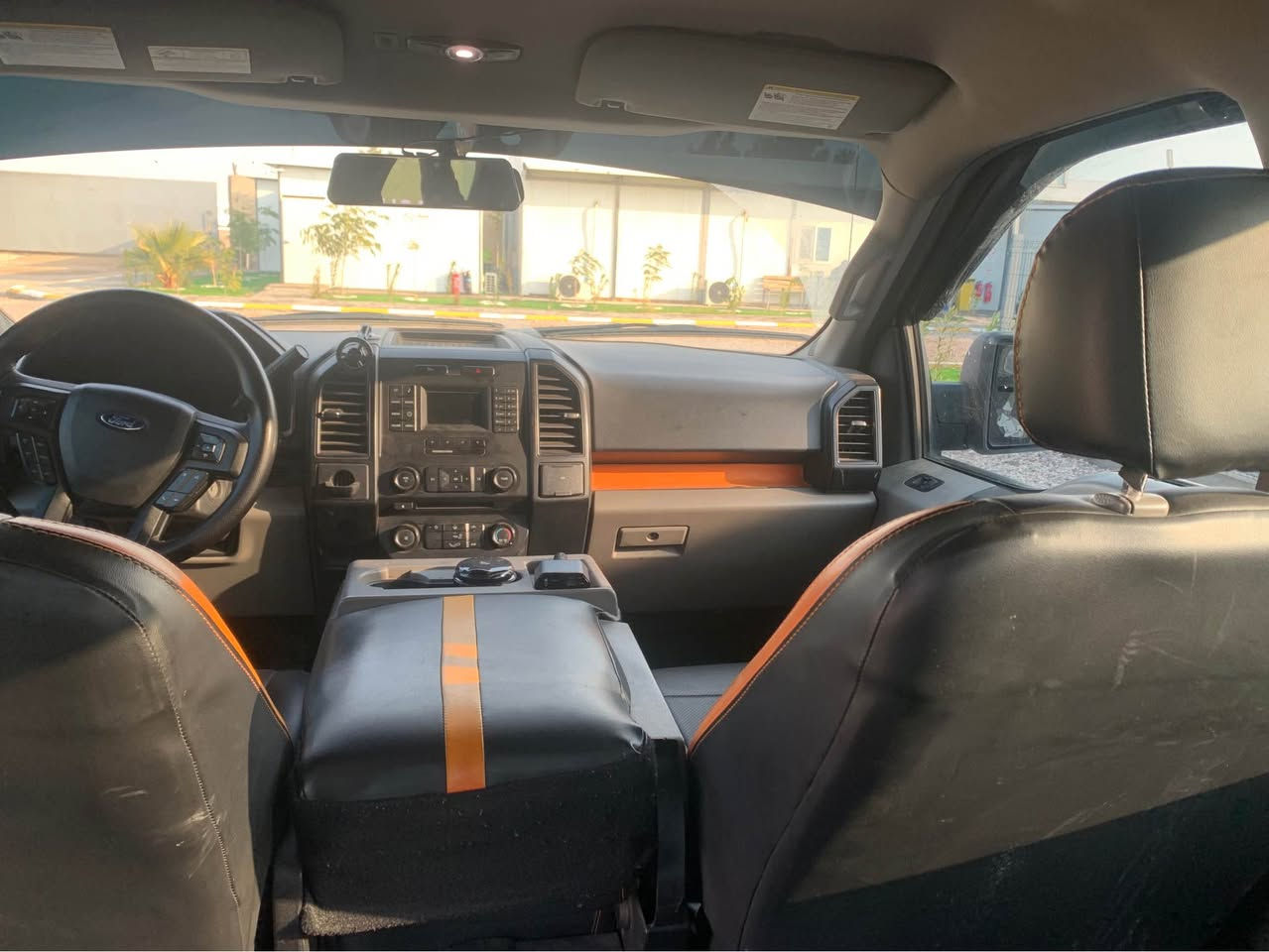 السلام عليكم 

فورد F150 XL
موديل 2017 
باب طويل بدي قصير المرغوب
سنويه لل2028 
هزه لل2026 شهر ال11
أربيل الجديد بسمي بدون ضريبة الأرقام الشمالية تكلفة التحويل 145 الف 
لون ابيض عليها كت رابتر نفخات شباك دعامية وشومات 
كاميرات امامي خلفي داش كام 
محرك ممفتوح حجمه 3500CC تنفس طبيعي بدون توربو
ضايفلها منضومة غاز كاملة جديده التفويله إذا صفر ب 11الف تمشيك 280 km
ماشيه 148 الف 
الكير ممفتوح 
ادامة كامله من الألف للياء 
لايتات زنون عالي نهار ابيض وناصي
سستم صوت كامل 
حساسات خلفيه بلاد 
كير تعليك يعني بل وسط كرسي وقاصة مخفيه 
 مرفعه 3انج تقريباً
بيها صبغ الباب الخلفي مال الصندوك وربع او اقل الربع من الچامبغ فقط الخلفي طبعاً
صدر امامي خلفي جديد 
هندبريك بصمة كهربائي 
بيها خاصية المآي كي تحدد بصمة لشخص ثاني بسرعه معينه وبسستم معين بيها بصمتين 
تشغيل عن بعد بيها 
تخم تاير اكثر من نص عمر جديد
باب هايدروليك 
الغرفة مدوشمة رابتر جلد داخلها كلش نضيف كامل الدشبول الكراسي السقف كله جديد 
أناره جوه السياره بس يرادلها ربط 
تشتغل عادي محسن طبيعي بدون 0دفانز
سونارها موجود جديد 
السيارة صدك احلى من الصور بهوايه 

الموقع /بغداد -المنصور حي دراغ 
للاستفسار /*********** واتساب خاص كله موجود 
السعر /200وبيها مجال بسيط انشالله
البيع لغرض التحديث فقط بغداد, العراق
