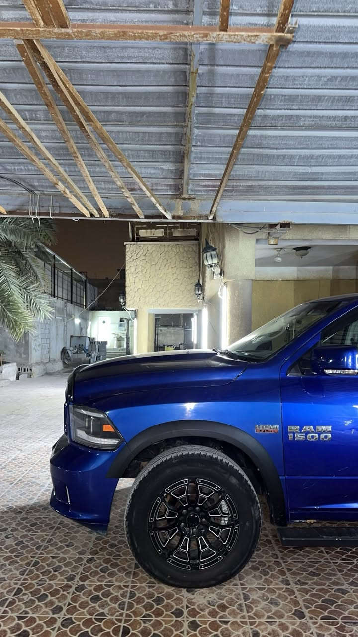 السلام عليكم 
دوج رام 2018
فئه سبورت 
باب طويل بدي قصير المرغوب 
فول مواصفات عدا الفتحه 
كشنات تدفئه 
ستيرن تدفئه 
شاشه جبيره تدعم نضام كار بلي 
كشنات جلد 
مثبت سرعه
تشغيل عن بعد
كشن كهربائي
وباقي المواصفات المعروفه السياره فئه السبورت معروفه مواصفاته
شادله دوسات مال ريبل
لايت ايل اي دي ترحيب واشارع
عالي ناصي زننون 
غطه بدي جديد شاده
تخم ويل كب وتاير جديد 
السياره حادثه جاملغ وبنيد بدون ايرباك وبيه تعديل بل شاصي خفيف الشراي يتصل وافهمه على السياره بل تفصيل الكامل 

قرب مدارس الباشق العربي 
سعر السياره ( 215 ) وبيه مجال شي بصيط 
ماشيه ( 105 ) الف كيلو 
*********** واتساب واتصال 
مكان السياره البصره المطيحه
