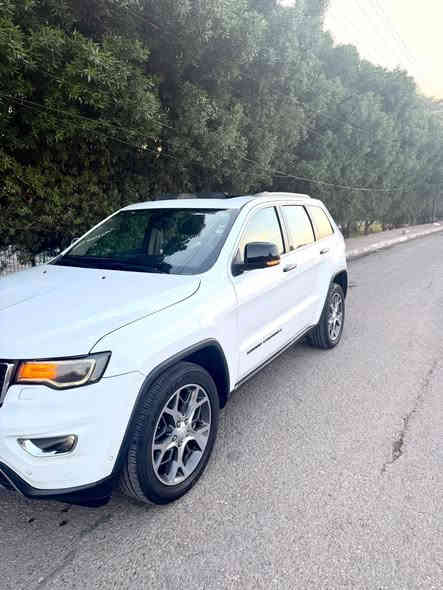 جيب كراند شيروكي لمتد بلاص خليجي  فول مواصفات1/1

‏‎الموديل : 2019

‏‎اللون ابيض

-سقف بناراما وفتحه

-3شاشات كبيره

-داخل بيجي مميز

-ويل 20

‏‎-المقاعد الأمامية كهربائية .

‏‎- المقاعد الأمامية تدفئة وتبريد

‏‎- نقطة عمياء بلمري رادار جانبي.

‏‎- فتحات usb للمقاعد الخلفيه 

‏‎- تشغيل عن بعد

‏‎-  تدفئة ستيرن . 

‏‎-  شاشة كبيرة . 

‏‎- حساسات 360

‏‎- صندوق كهربائي .

‏‎- حساسات أمامية اصلية .

‏‎- كاميرا خلفية  دواره  .

‏‎- زراك اوتو ويا الامطار.

‏‎- مرايا متحسسه للضوء العالي .

‏‎- محدد سرعة( كروز سرعة ). 

‏‎- رادار خلفي نظام بريك اوتماتيكي.

‏‎- نظام مانع انزلاق .

‏‎- جنطة كهرباء وفتح وسد عن بعد

‏‎- نظام معرفة ضغط الاطارات.

‏‎- نظام اقتصاد بالوقود eco.

‏‎- نظام sport

‏‎- نظام تقليل السرعة بالمنحدرات

محرك 3600

‏‎- بصمة.

رقم اربيل  هزه وسنويه جديده بأسمي السياره تحويل مباشر  
 الضرر /   مساحة شبر في الباب الخلفي بسيط جدا /السعر ٢٧٠/ ***********
