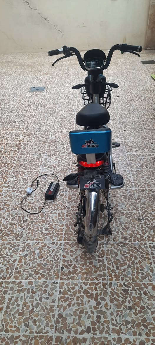 ماطور شحن للبيع...
كهربائيات كلها شغالة 
تشغيل بصمة وقفل نظام سرقة 
5 بطاريات 
شاحنة أصلية وسرعة 60 
السعر 150 وبي مجال 
***********
