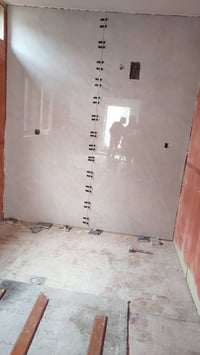 خلفه سيراميك مصرى وبورسلين جداري وارضيه شغل درجه اولي متواجد في بغداد0...