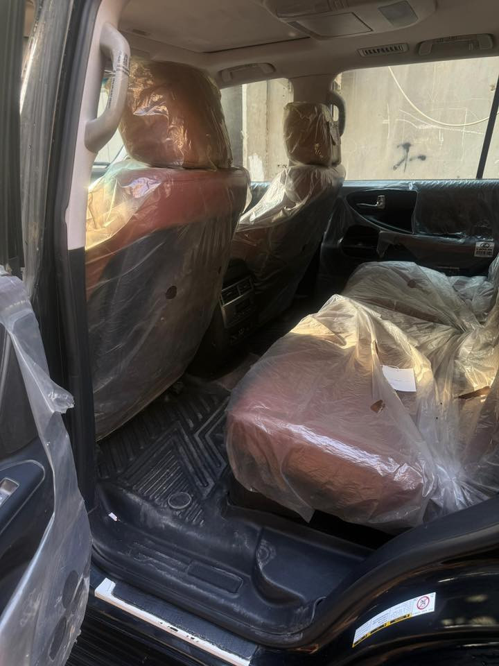 لكزز موديل (2011) 5700 Lexus برايم  
مكفولة   رقم أربيل الدولي 
المواصفات فول 1/1  جكااااات 
*بصمة + بصمة ابواب 
*سلايد روف 
*جكااااات
*صندوق كهرباء 
*كامرات عدد 5 
*كشنات امامية كهرباء 
*داخل قرميدي 
*كشنات الخلفية كهرباء 
*كراسي خزن ميموري 
*شاشات عدد 3 
*استيرن كهرباء  + تحكات جهتين
*فور يل  4*4
*كشنات تدفئة تبريد
*رادارات امامية وخلفية وجوانب
*حساسات امامية وخلفية 
*ثلاجة + ثلاث انظمة القيادة
*نقطه عمياء +مري شفط
*تشغيل عن بعد +طفاية
*زينون +تدفئة استيرن 

السعر   350  وبيها مجال 
الاتصال على رقم  *********** 
مكان السيارة بغداد
