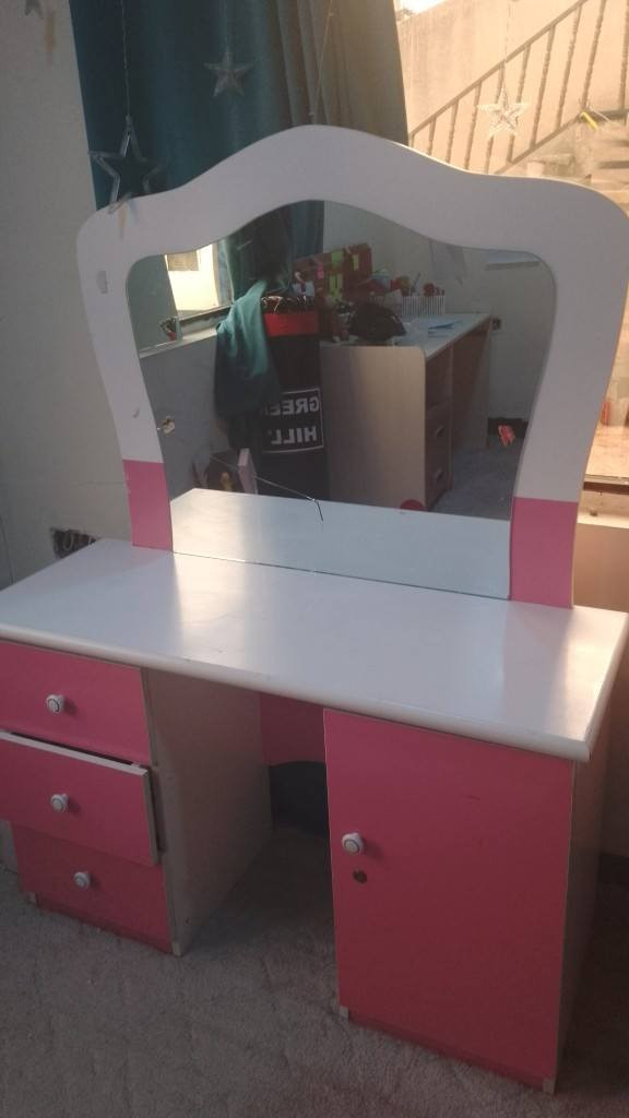 للبيع السعر 150 ألف
سرير عدد 2 

ميز تواليت 

زوالي 3 

لون جوزي وبيجي 

وماروني 

بيع مستعجل 

العنوان اشتي


**إذا كنت صاحب هذا الإعلان وتريد حذفه لأي سبب، رجاءا أرسل رسالة إلى الدعم الفني**