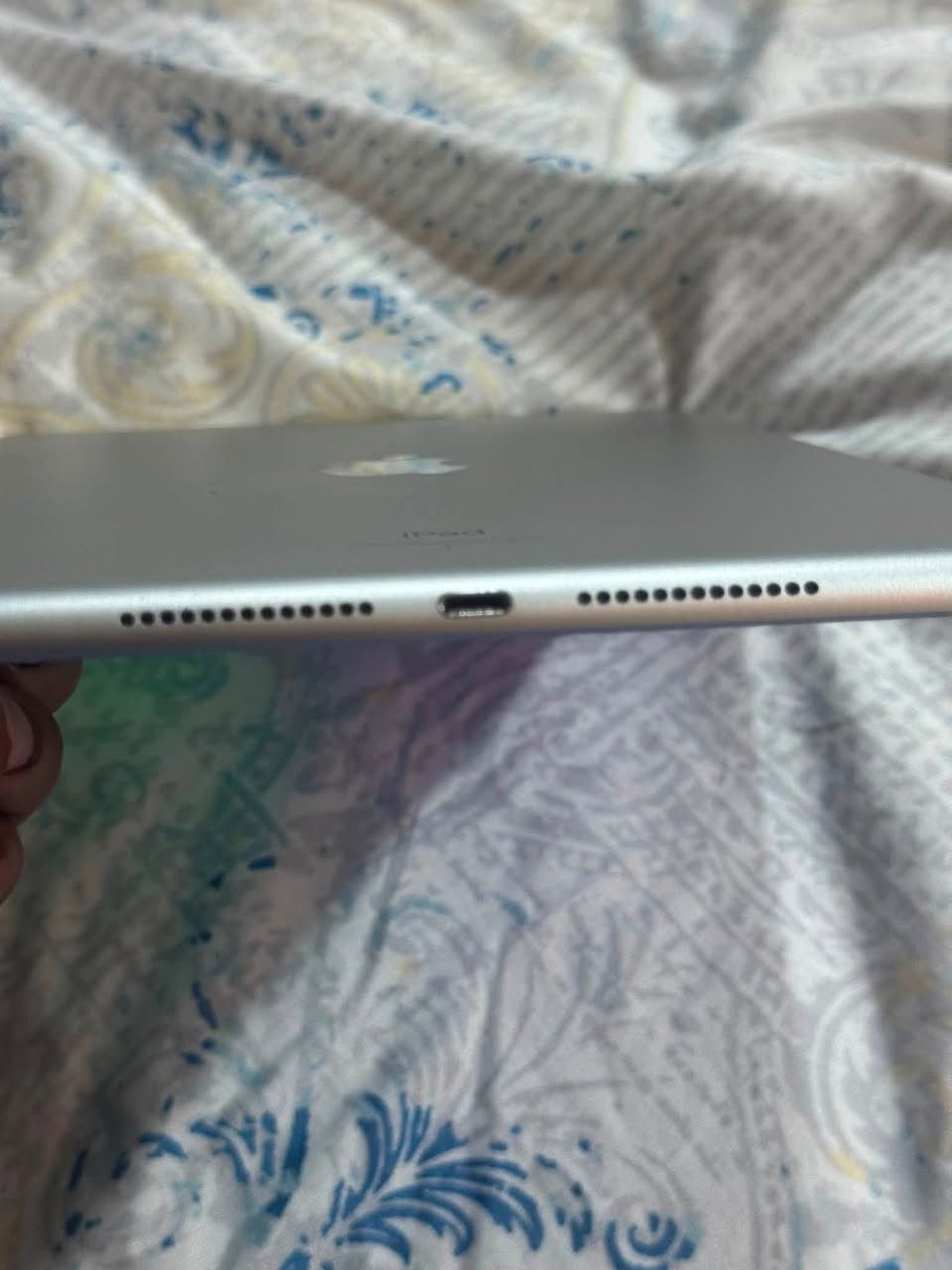 ‏سلام عليكم iPad سبعة ما مصلح كل شيء ما أبي جهاز نظيف شخط ما أبي الله شاهد عليه للبيع قفل 100 ￼￼.         ***********
