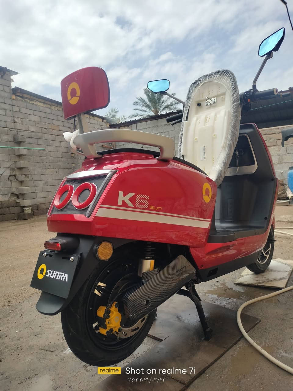 السلام عليكم سونر k6 شحن دراجه جديده صارلهه سبوع طالعه من الوكيل دراجه خير من الله 6 بطاريات نضام توفير الطاقه منفذ USB ملف 1500W كهربائيات عامه شغاله شاشه ليزريه مكان بصره قضاء المدينه سعر مليون و75 وماكو هيج سعر بالسوگ وبيهه مجال بسيط ***********
