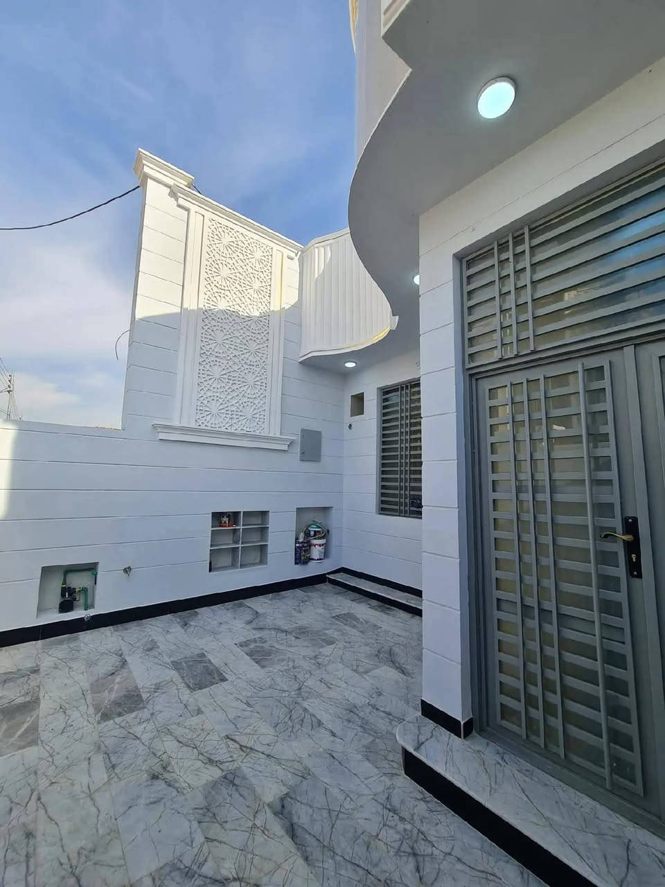 🟥عندك بيت🏚️عندك بناية 🏢
 لاتفوت الفرصه🚨🚨🚨⚠️⚠️⛔️
مكتب المهندس للمقاولات العامة  للبناء الحديث 
🔴نعمل بالاقساط والحاضر
ملحق تفاصيل عرض الاقساط 550الف تسليم مفتاح
ملحق تفاصيل عرض النقد 450الف تسليم مفتاح
ذرعة سقف (منور ستاره كراج) مجاني غير داخل بالذرعة
تفاصيل العرض الانشائي 

1️⃣ تهيئة الأرض وحفرها بعمق (20سم )عن مستوى الأرض وفرش طبقة من الجلمود وطبقه من السبيس الخالي من الشوائب وحدل الأرض بحادلة (20طن) للوصول الى المستوى المطلوب

2️⃣اعمال الحفريات  (20سم)

3️⃣رش الأرض بالمبيد الحشري الجرثومي عالي الفعالية مع فرش طبقة من النايلون الزراعي مع تثبيت منظومة الأرضة.

4️⃣تأسيس شبكة مجاري (4 انج) الأمل الشريف مصري الاصلي ثلاث طبقات او الألماني البولمان مع مراعاة المناسيب والتوزيع الهندسي للصحيات

5️⃣المباشرة بتثبيت قالب الخشب وتسليح النشر حصيره عدد2 الحديد بنشر (30سم)مع اضافة جسور بأبعاد الأتاري (25سم)ناجح بالفحص ff بينهم وبأقطار حديد نصف انج مع شيش قياس 16نوع عراقي
تكون الجسور (12ملم)عدد (4) جسور محيطية مع جسر متوسط والحصيرة متخالفة او متقابلة

6️⃣صب البتلو مع أضافة مواد عازلة للرطوبة مع شركة سيكا 

7️⃣البناء يكون بالطابوق الأبيض الجمهوري (شركة كنكن والربيع وحجي ابراهيم )

8️⃣صب الأسقف نشر (30سم)+ الجسور والمواصفات الطابق الثاني والبيتونة نفس القياسات المذكورة ويكون الطابق الأرضي رباط (30سم)وبقية الطوابق مرد ماء  
9️⃣تأسيس شبكة الماء مسلح درجة اولى تركي ثلاث خطوط الحار مسلح 

🔟تأسيس الكهرباء نوع بوري العقبة الأردني او الفنار السعودي

1️⃣1️⃣تطبيك الأرضية مرمر او بورسلين اسباني او هندي 

1️⃣2️⃣تطبيك الحمامات والمطابخ بالسيراميك الهندي او الأسباني مع الأرضية

1️⃣3️⃣عمل الجص والبورك مساطر بقياسات (90 cm) والبورك نوع غزال او مالج مع اعمال الطرطشة والعزل

1️⃣4️⃣الواجهة تكون مرمر او بورسلين (%50) بدون اي اضافه بلأسعار او اختيار احد النوعين 

1️⃣5️⃣ديكورات جبسن بورد للصالة مع الأنارة لكل غرفة 

1️⃣6️⃣الأنارة نوع سعودي او اماراتي بضمان 5 سنوات والميزانية نوع (اي.بي.بي)سويسري ضمان(25سنة)

1️⃣7️⃣الفتنكات الصحية او اثاث الصحيات نوع تركي درجة اولى 

1️⃣8️⃣بايات الدرج مرمر تركي  (3سم) حسب اختيار صاحب الدار 

1️⃣9️⃣محجر الدرح اللمنيوم واختيار اللون حسب اختيار صاحب الدار ويكون اربع شرايط مع كل باية دنكة

2️⃣0️⃣الأبواب الداخلية تركية 

2️⃣1️⃣الشبابيك المنيوم مع الزجاج بقياس (6ملم) و

2️⃣2️⃣باب الأستقبال قاصة تركي المنشأ مع كيلونات ايطالية بضمان (20سنة)الى سعر اقصاه ($250)
2️⃣3️⃣السطح شتايكر مع فلين بسمك (3 cm)مع اعمال التسطيح الزميج+ الماستك+الزفت
2️⃣4️⃣تجهيز سخان سعة (120لتر) مع تجهيز تانكي سعة (1000لتر)مع تجهيز بوستر مع مضخة ماء درجة اولا
2️⃣5️⃣شبكة معالجة الأرضة + تأسيس خطوط كامرات + انترنت ( تأسيس خط نت وخط ستلايت )
2️⃣6️⃣طلاء الوحدة السكنية بطلاء بلاستيكي (جوتن+برجر+ديلوكس +ناشينال)

      
 1️⃣التصاميم المعماريه مجانيه بالكامل 
‏ℹ️لطلب المعلومات او الاستفسار 

☎️*********** ☎️***********
