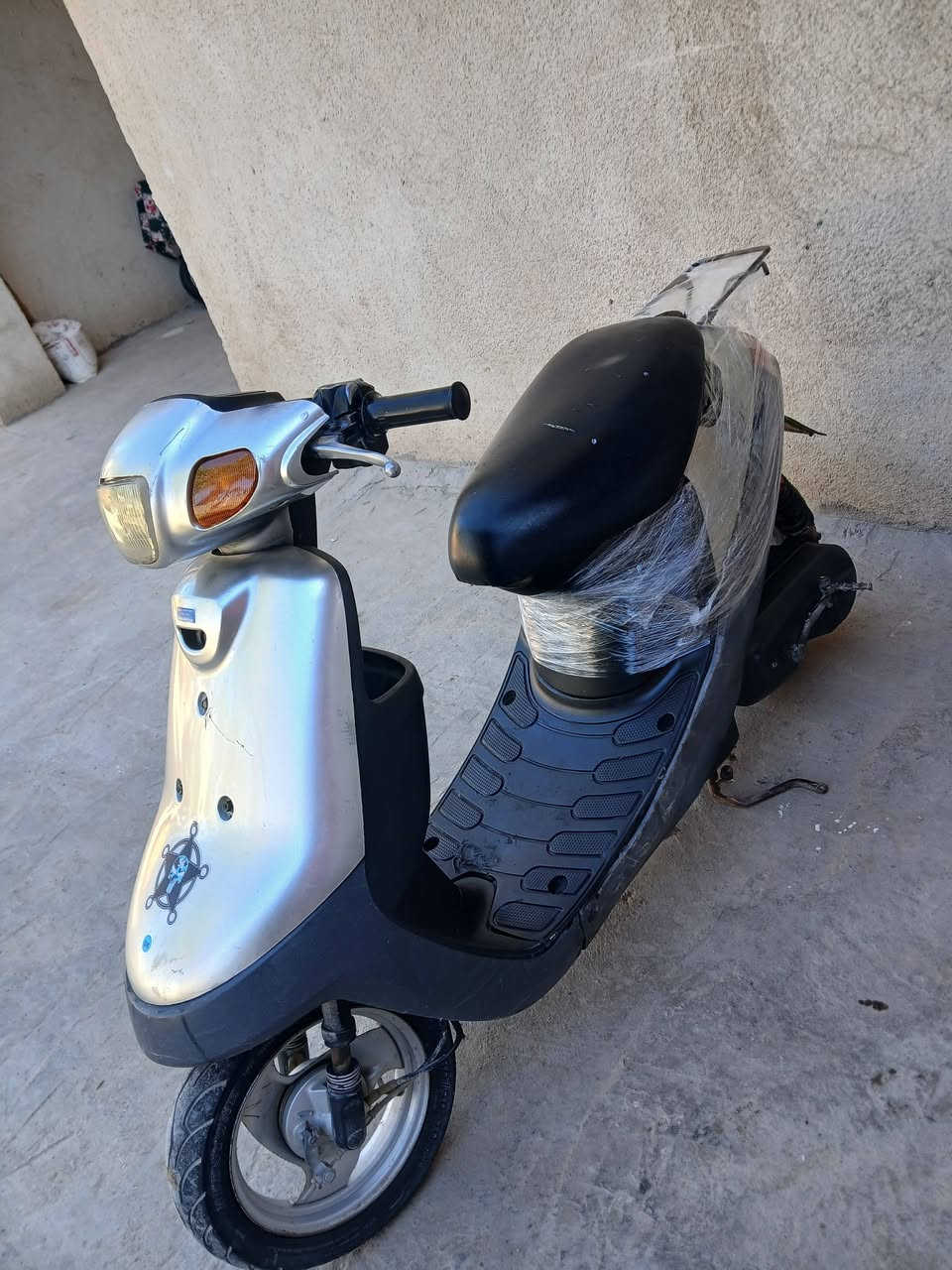 السلام عليكم دراجه بطه للبيع شغاله سلف وهندر كهربائية شغاله كلوب كدام شغال اشاير شغاله قفل جنطه شغال قفل سكان شغال  دراجه نضيفه سعر 260 وبيه مجال رقمي ***********
