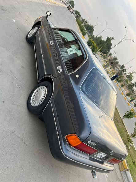 سلام عليكم سياره كراون ارنب  مديل 93 السياره مكفوله كصه ونقل جثه والعيب الشرعي كير ومحرك جدد حداده جديده تخم تاير كهربايات كله شقاله بسمي سنويه  جديده تحويل مباشر السعر 70وبيه مجار الرقم للستفسار ***********
